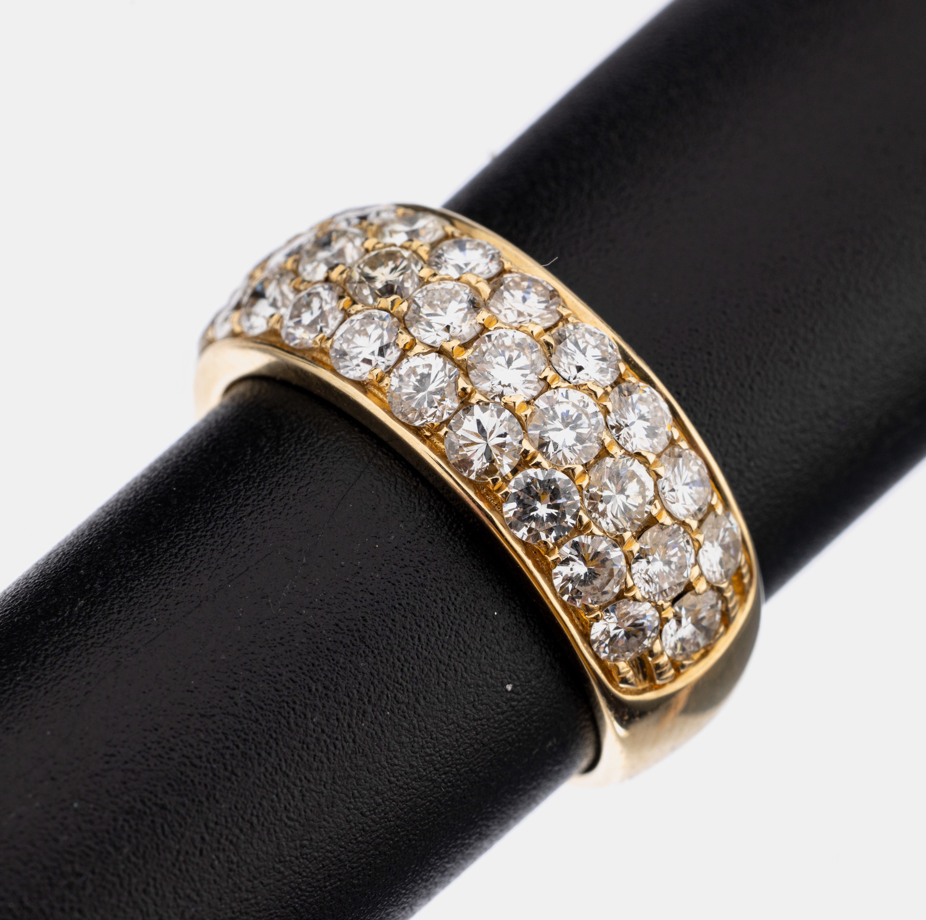 14 kt Gold Brillant-Ring, GG 585/000, 40 Brillanten zus. ca. 2.61 ct (grav.) Weiß-l.get.Weiß/vs-si, RW 56, ca. 6 g