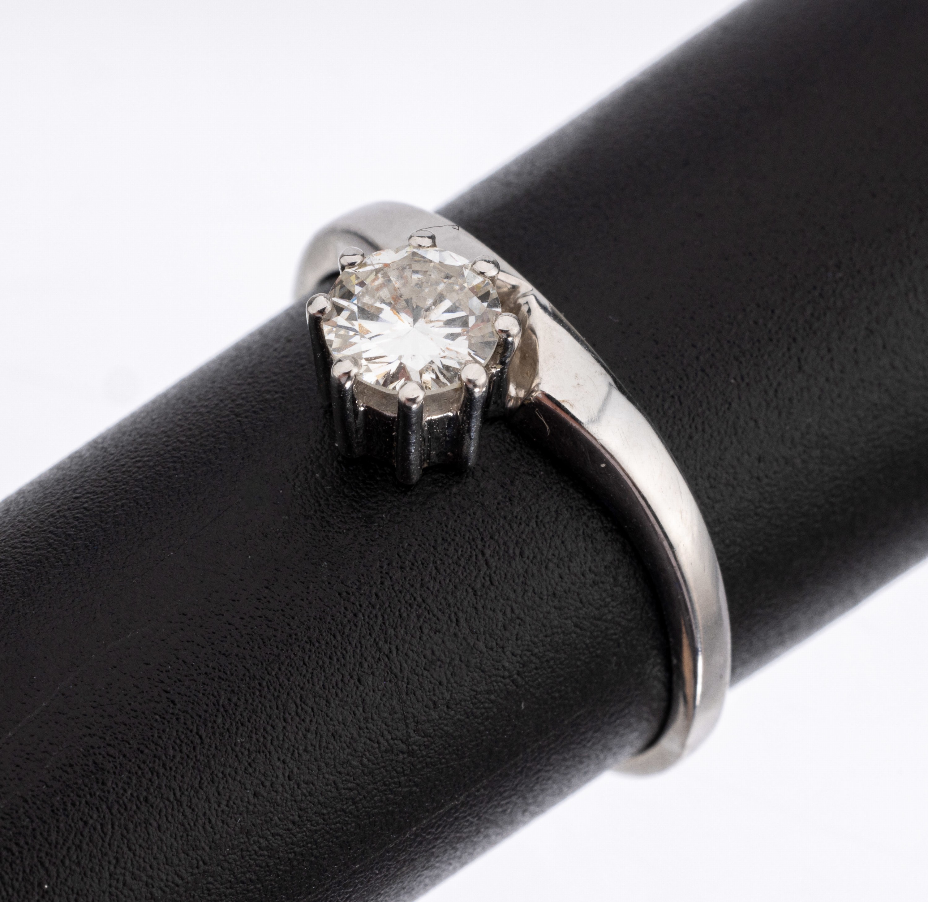 14 kt Gold Brillant Ring, WG 750/000, Brillant ca. 0.65 ct Weiss/p1, RW 58, ca. 2.9 g