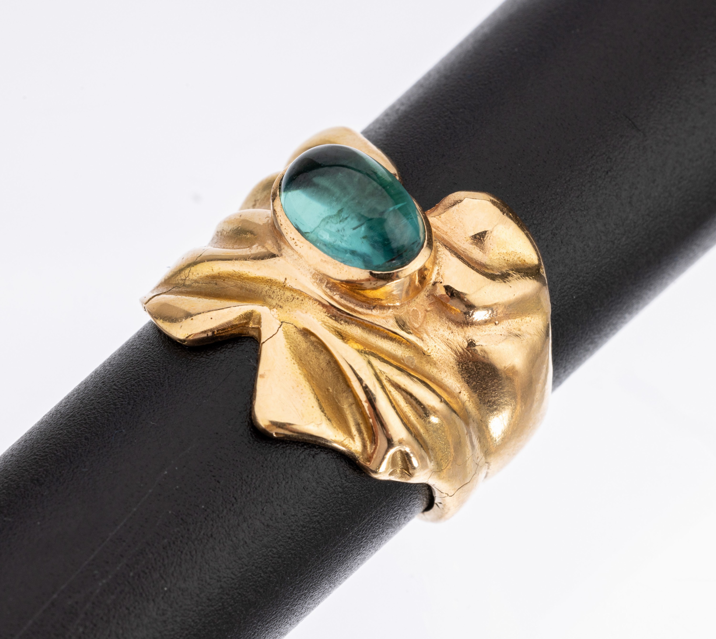 18 kt Gold Turmalin-Ring, GG 750/000 gepr.,ovaler Turmalin, offene Schiene, RW 62, ca. 15.2 g