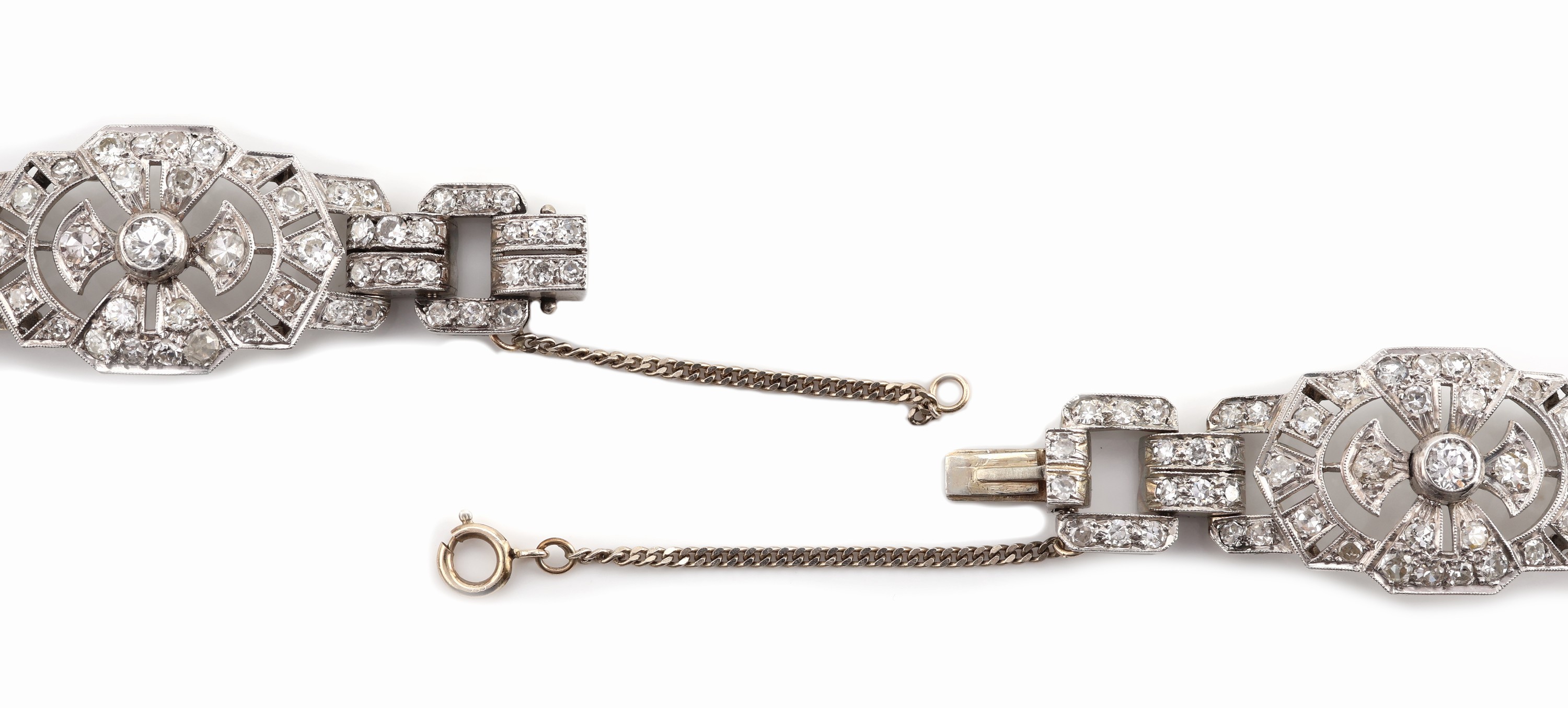 Detail c: Art Deco Platin Diamant-Armband, 1920er Jahre, Pt. gepr., geometrische Glieder, Durchbrucharbeit, ca. 215 Altschliffdiamanten und Diamantrosen zus. ...