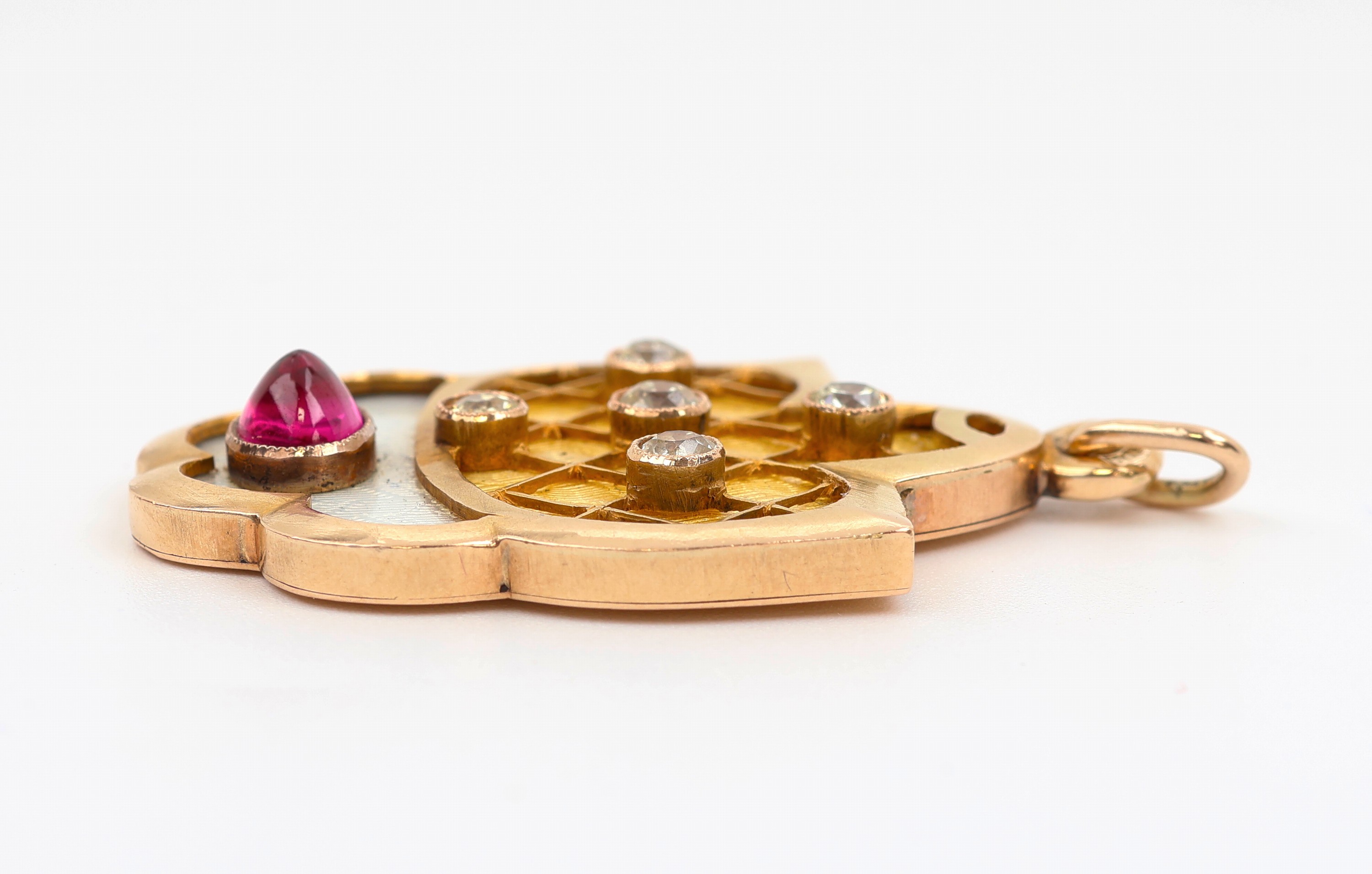 Detail c: 14 kt Gold Diamant-Rubin-Anhänger, Russland 1890-1900, GG 585/000, 56-Zolotniki, Grundform geschwungen, goldfarb. und weisses transluzides Email ...