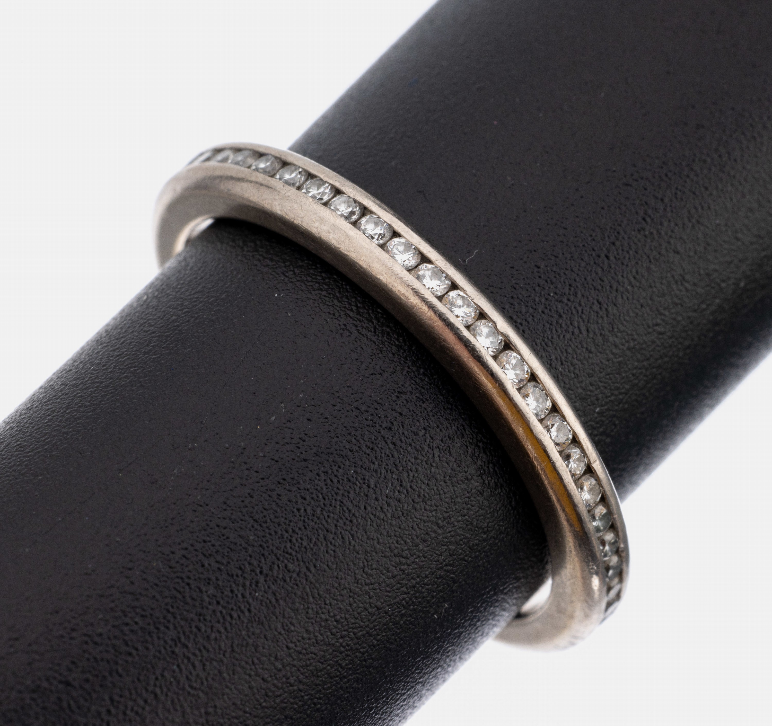 18 kt Gold Brillant-Memoryring, WG 750/000,Brillanten zus. ca. 0.40 ct (grav.) feines Weiß/vs, RW 58, ca. 4.6 g