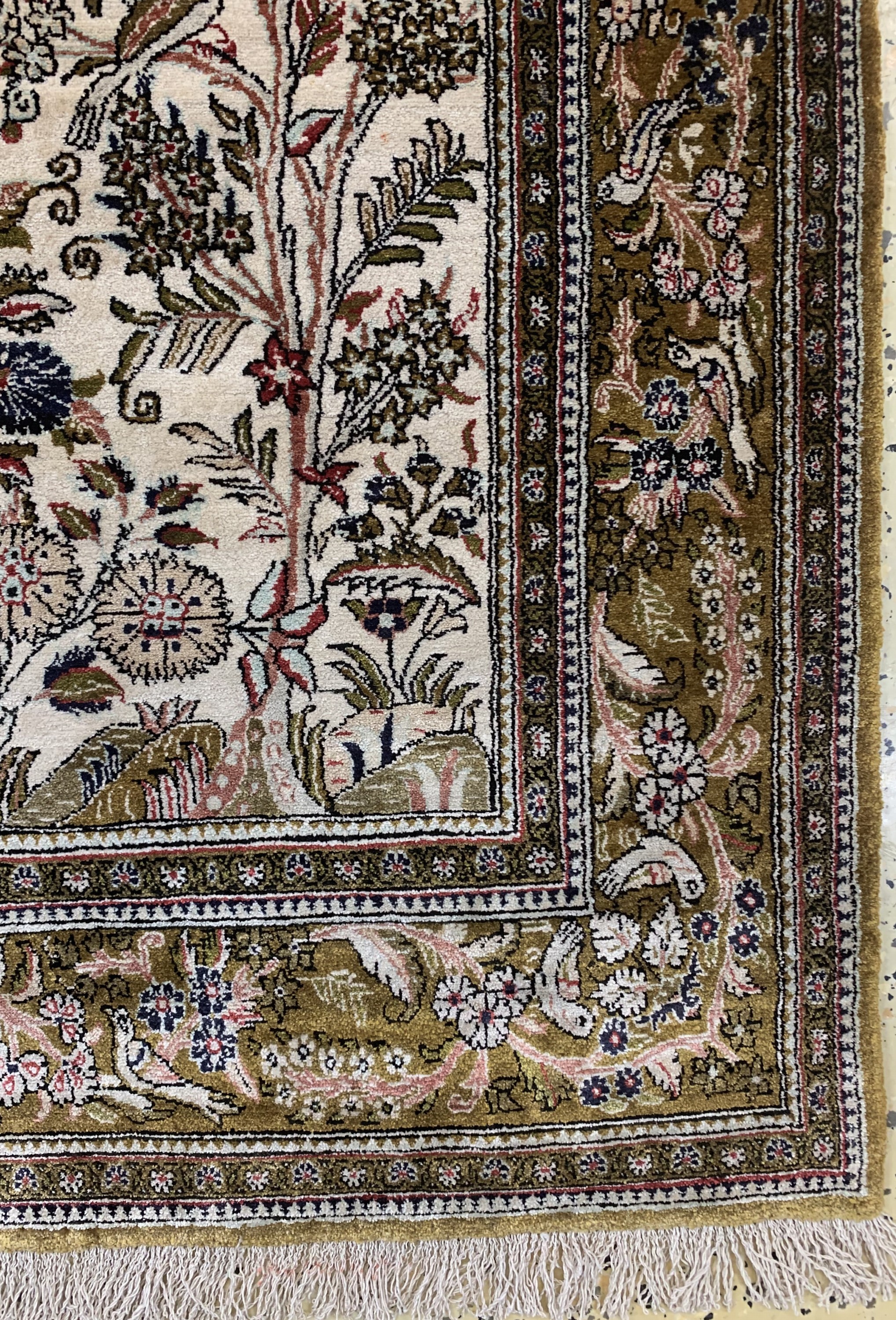 Detail a: Ghom Seide, Persien, Mitte 20.Jhd, reine Naturseide, ca. 167 x 111 cm, EHZ: 2 gereinigt.