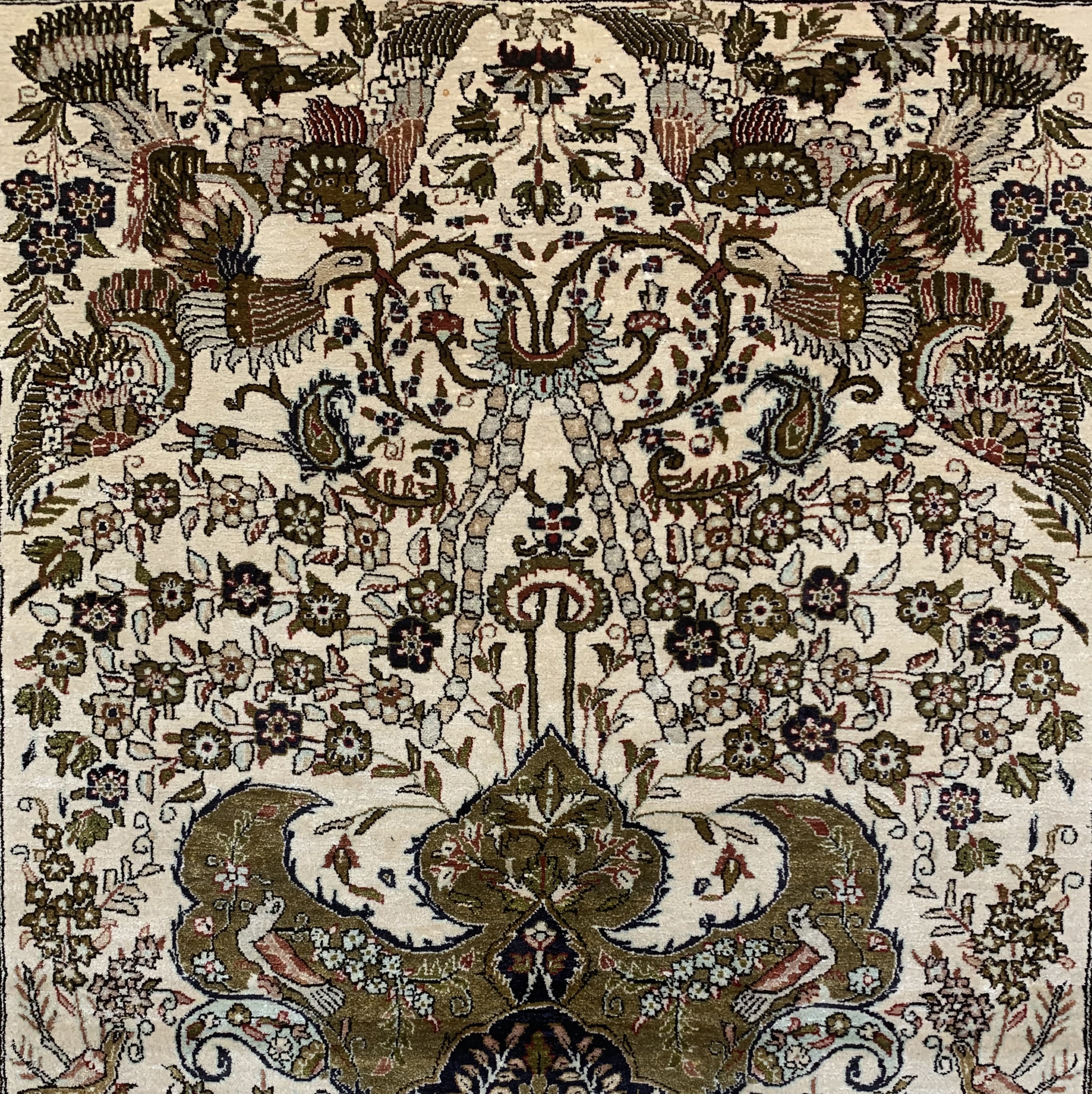 Detail c: Ghom Seide, Persien, Mitte 20.Jhd, reine Naturseide, ca. 167 x 111 cm, EHZ: 2 gereinigt.