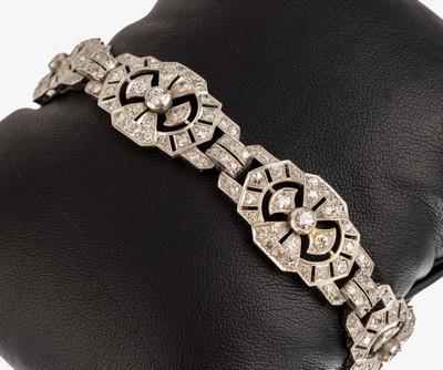 Image Art Deco Platinum diamond-bracelet, 1920s , Pt. tested, geometric links fret work, ...