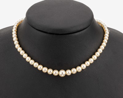 Image Cultured pearl-necklace, approx. 1930 , tapering cultured akoya pearls, diam. approx. ...