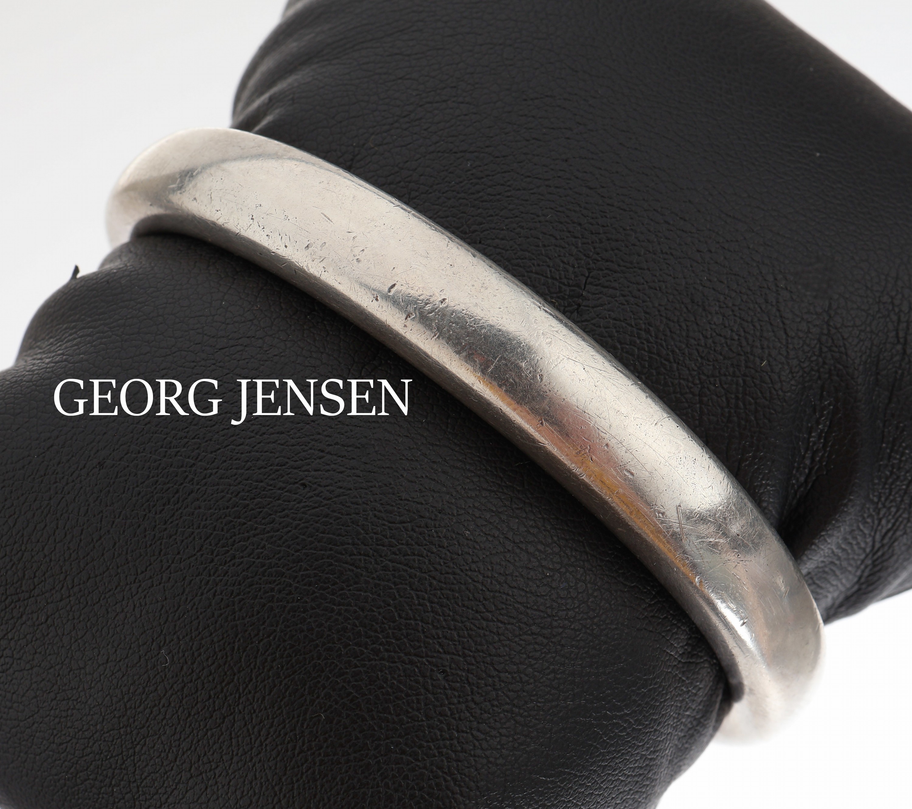 GEORG JENSEN Armreif, 925er Silber, Dänemark nach 1945, Modell 215, Entwurf Flemming Esklidsen, ca. 6.1 x 4.7 cm, Öffnung ca. 2.3 cm, ca. 81.9 g