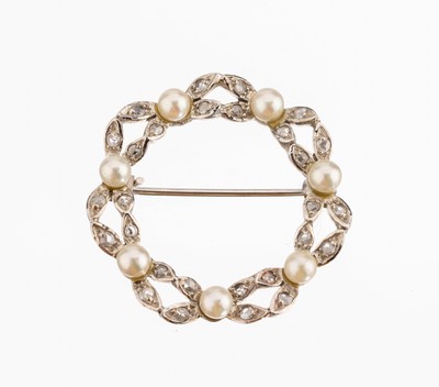 Image 18 kt gold pearl-diamond-circle brooch , WG 750/000, approx. 1930, 7 cultured akoya ...