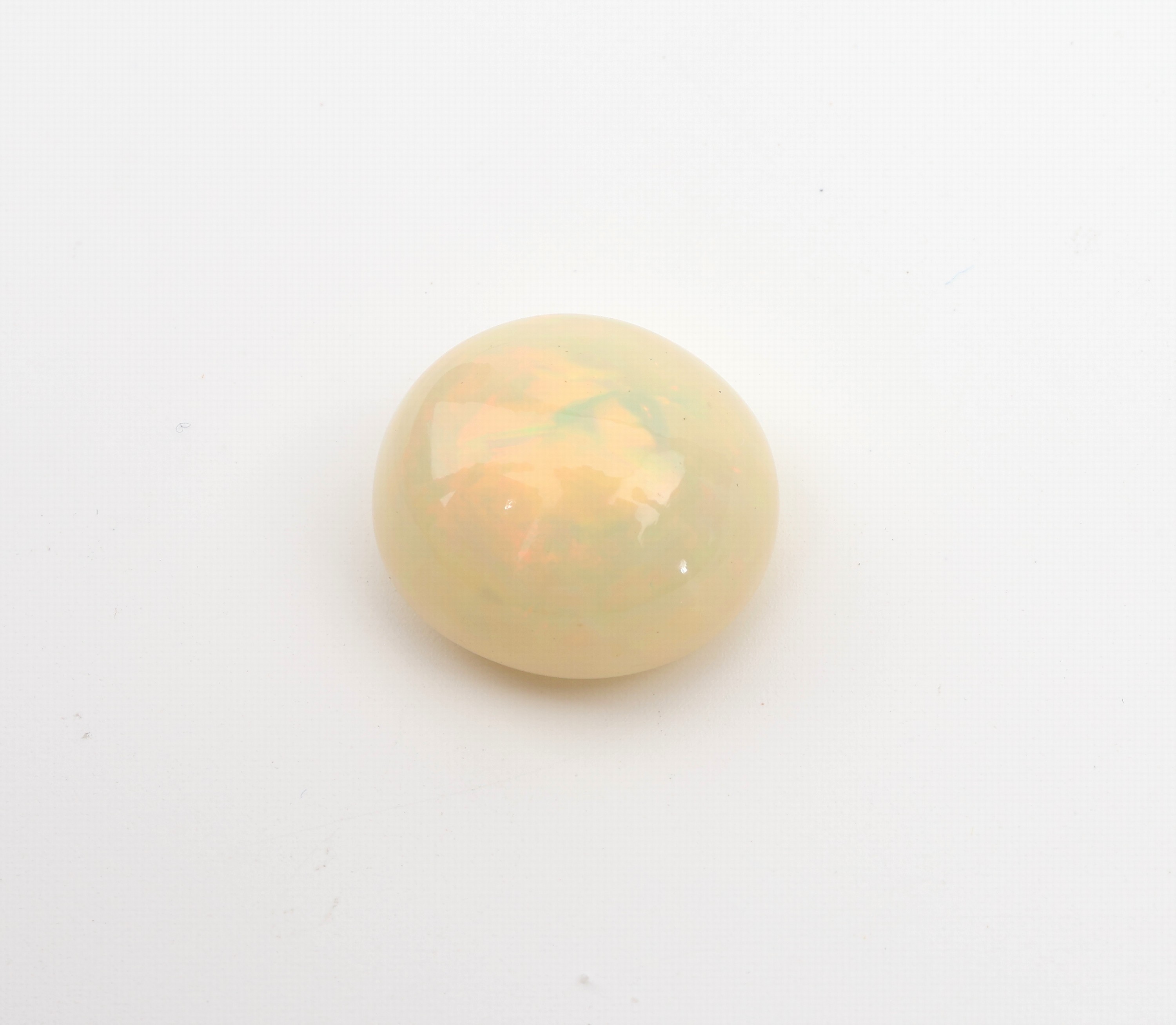 Loser runder Opalcabochon, 25.78 ct, schönes Farbspiel in Rot, Orange