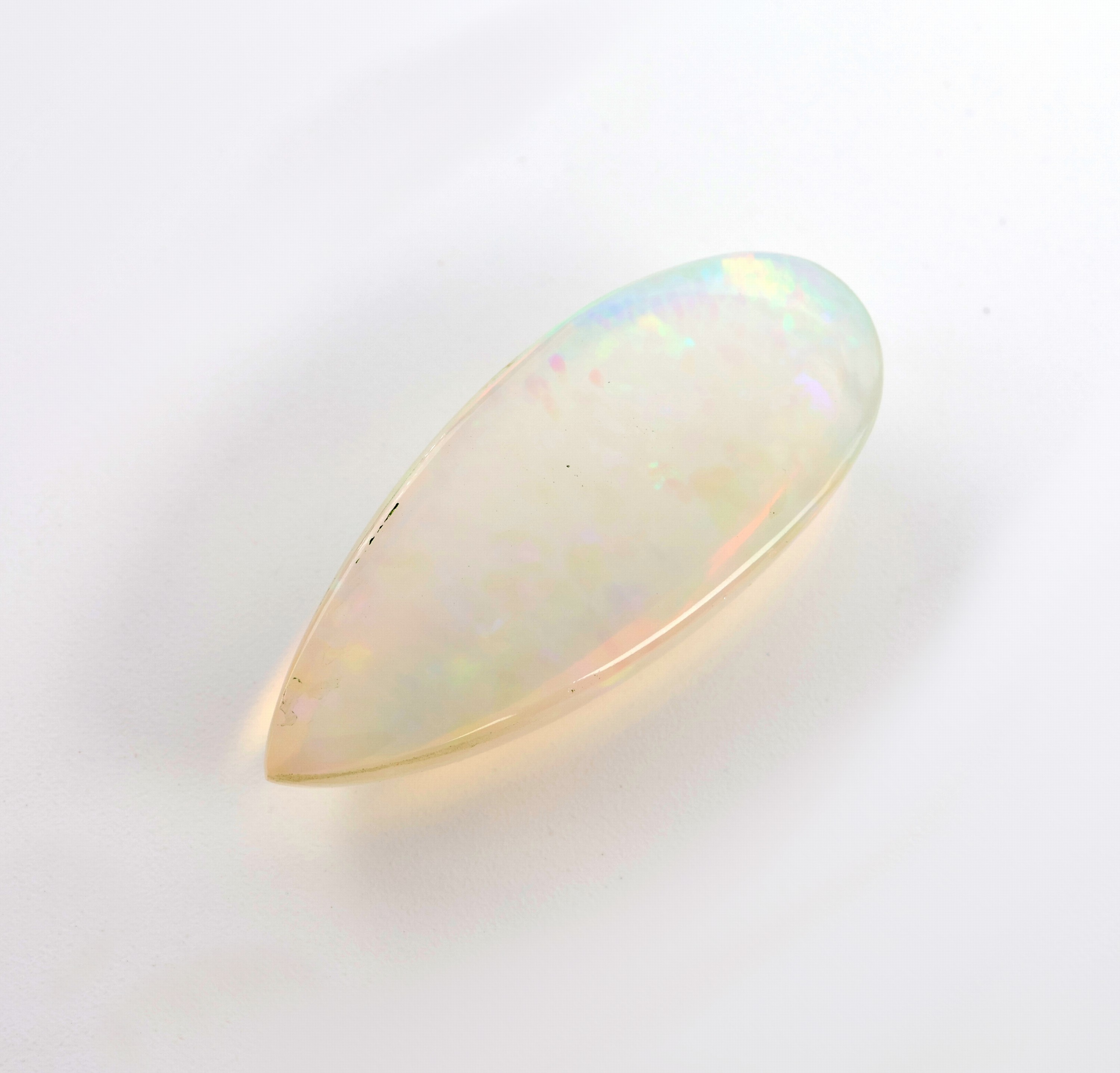 Detail b: Loser Opal, 21.46 ct, Tropfen, mit schönem Farbspiel, ca. 32.5 x 13.5 mm