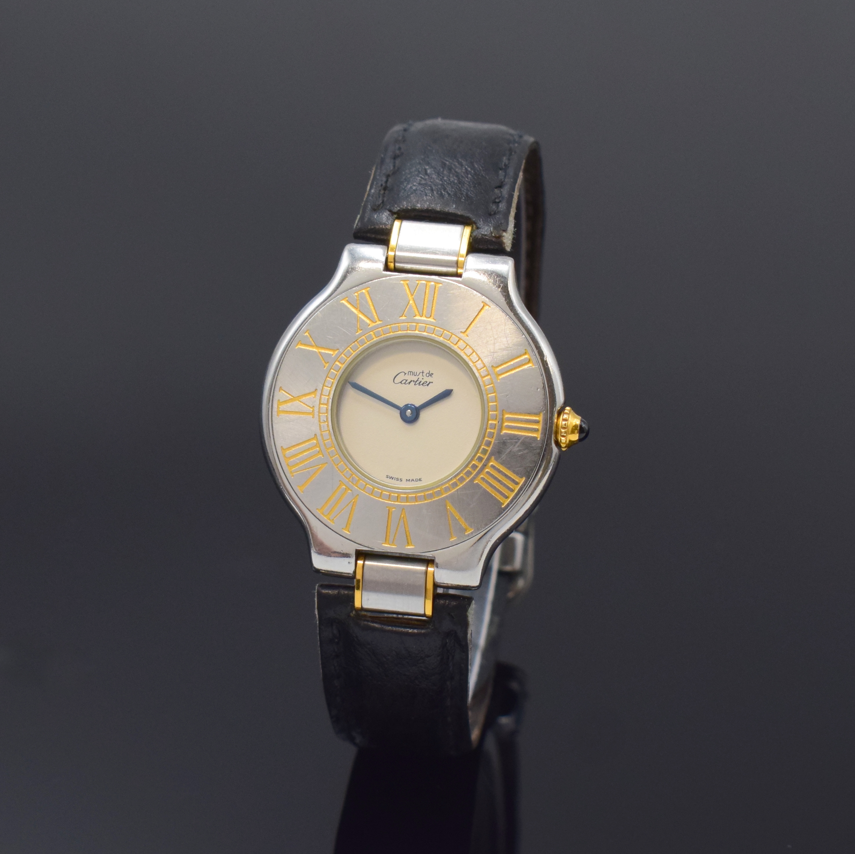 CARTIER Linie 21 Damenarmbanduhr Referenz 123 000 P, Schweiz um 1995, z. T. verg. 2-tlg. Edelstahlgeh. inkl. Lederband (zu ern.) m. orig. Faltschl., ...