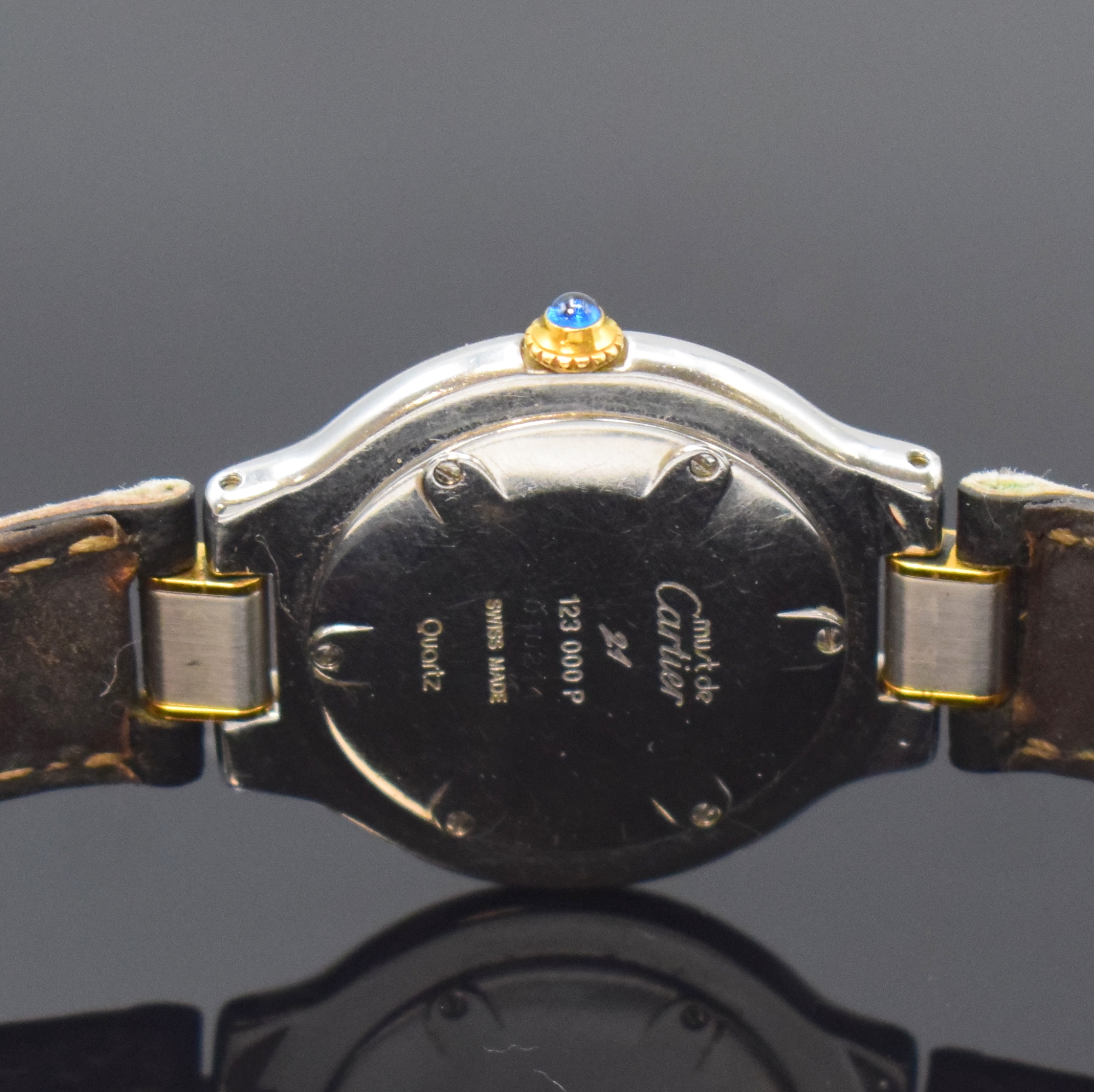 Detail d: CARTIER Linie 21 Damenarmbanduhr Referenz 123 000 P, Schweiz um 1995, z. T. verg. 2-tlg. Edelstahlgeh. inkl. Lederband (zu ern.) m. orig. Faltschl., ...