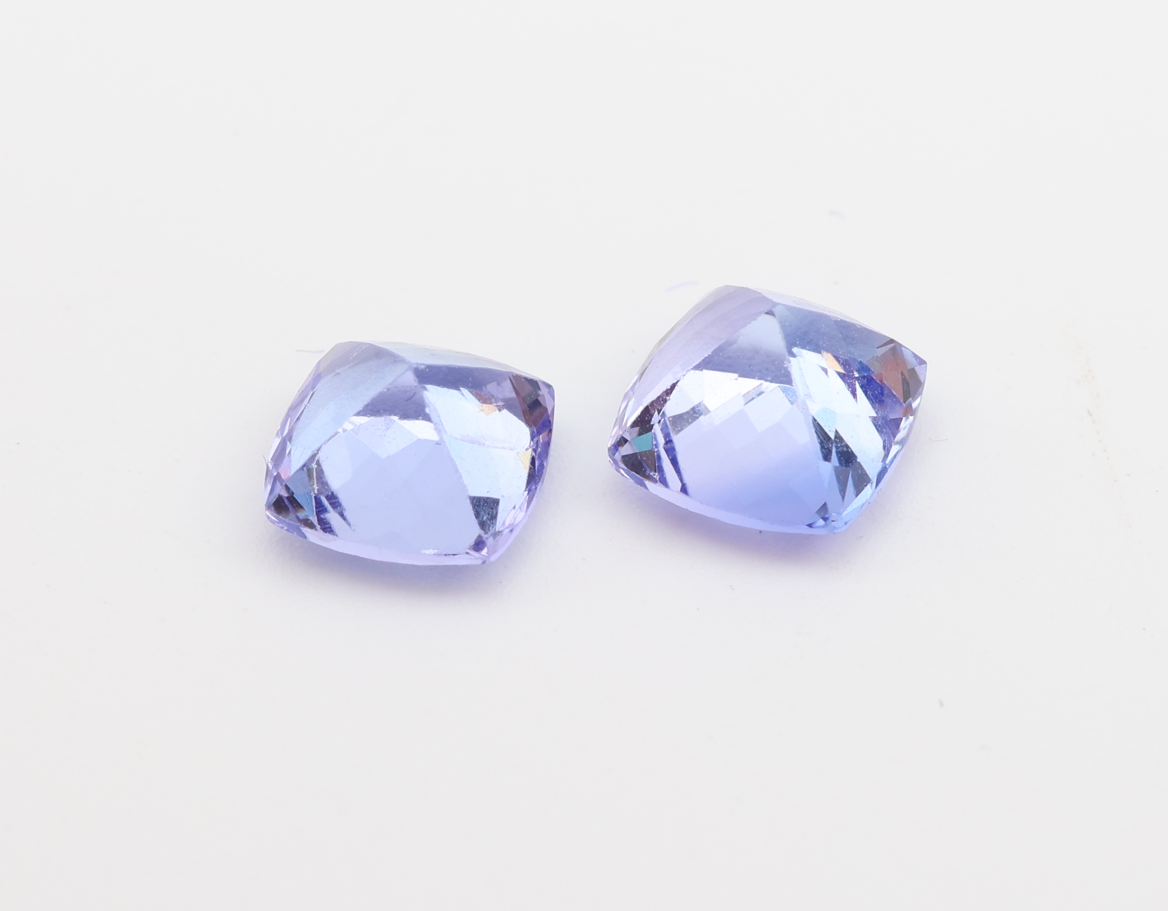 Detail a: Lot loses facett. Tansanit-Paar zus. 4.00 ct im Kissenschliff