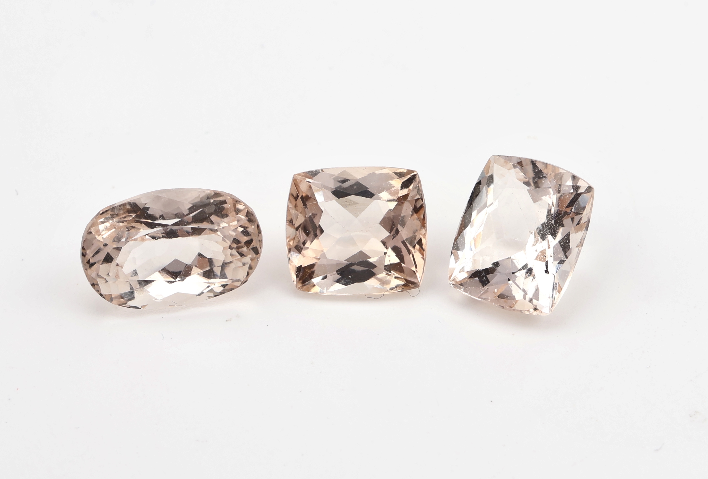 Lot 3 lose facett. Imperial Topase, zus. 16.02 ct, 2 x Kissenschliff, 1 x oval, rosef.