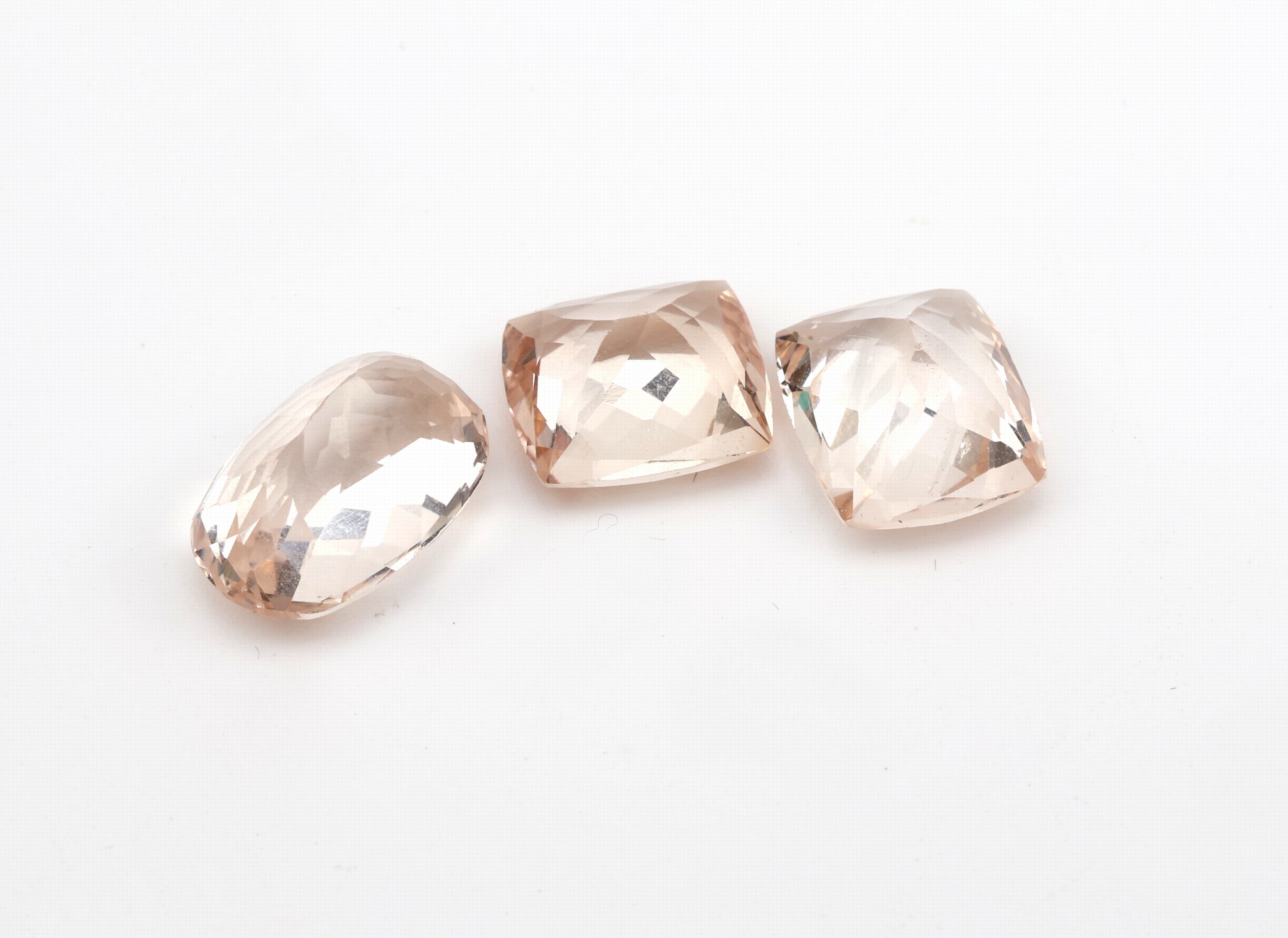 Detail a: Lot 3 lose facett. Imperial Topase, zus. 16.02 ct, 2 x Kissenschliff, 1 x oval, rosef.