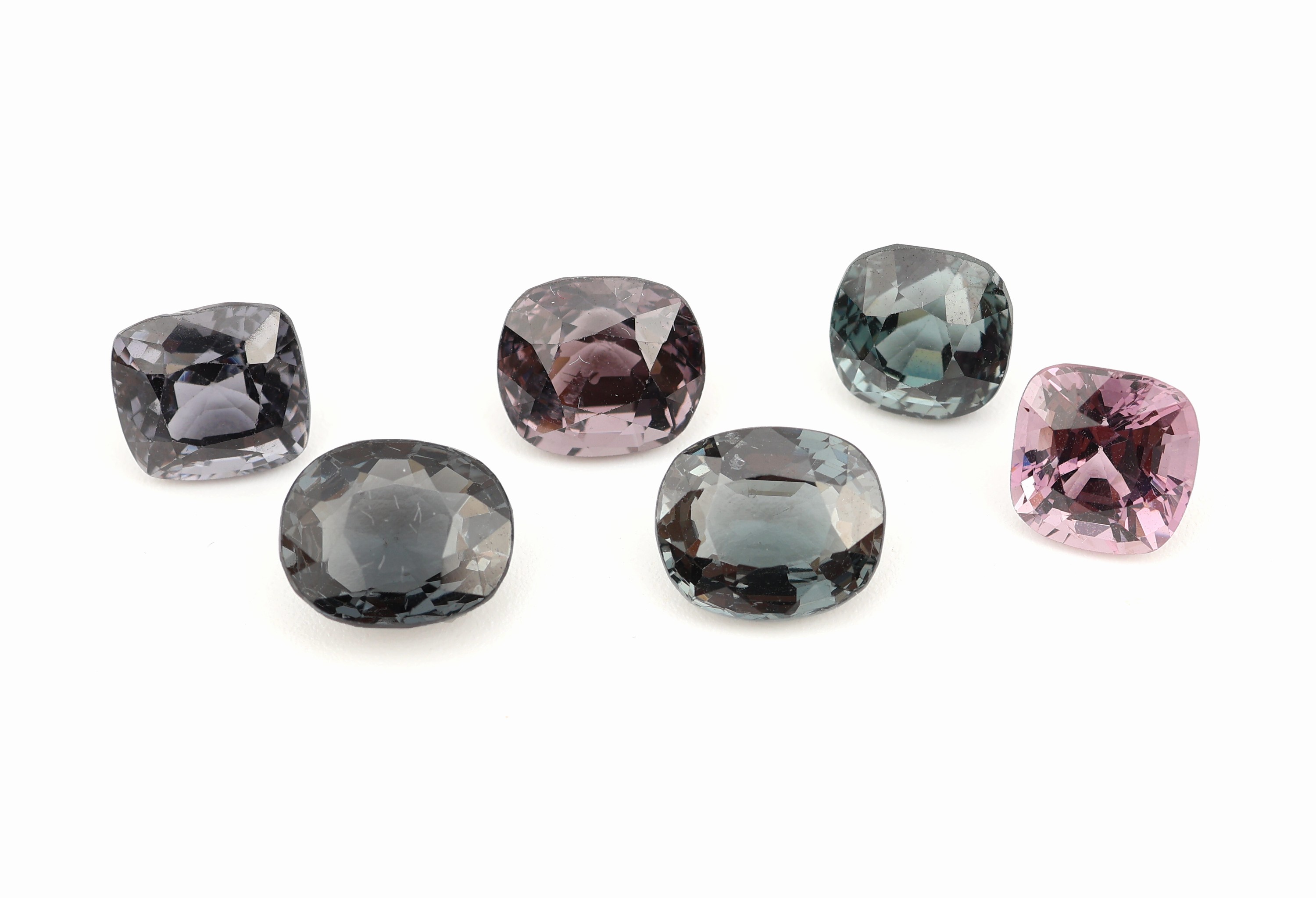Lot lose facett. Spinelle, zus. 10.67 ct, in versch. Schliffarten, Grössen und Farbnuancen