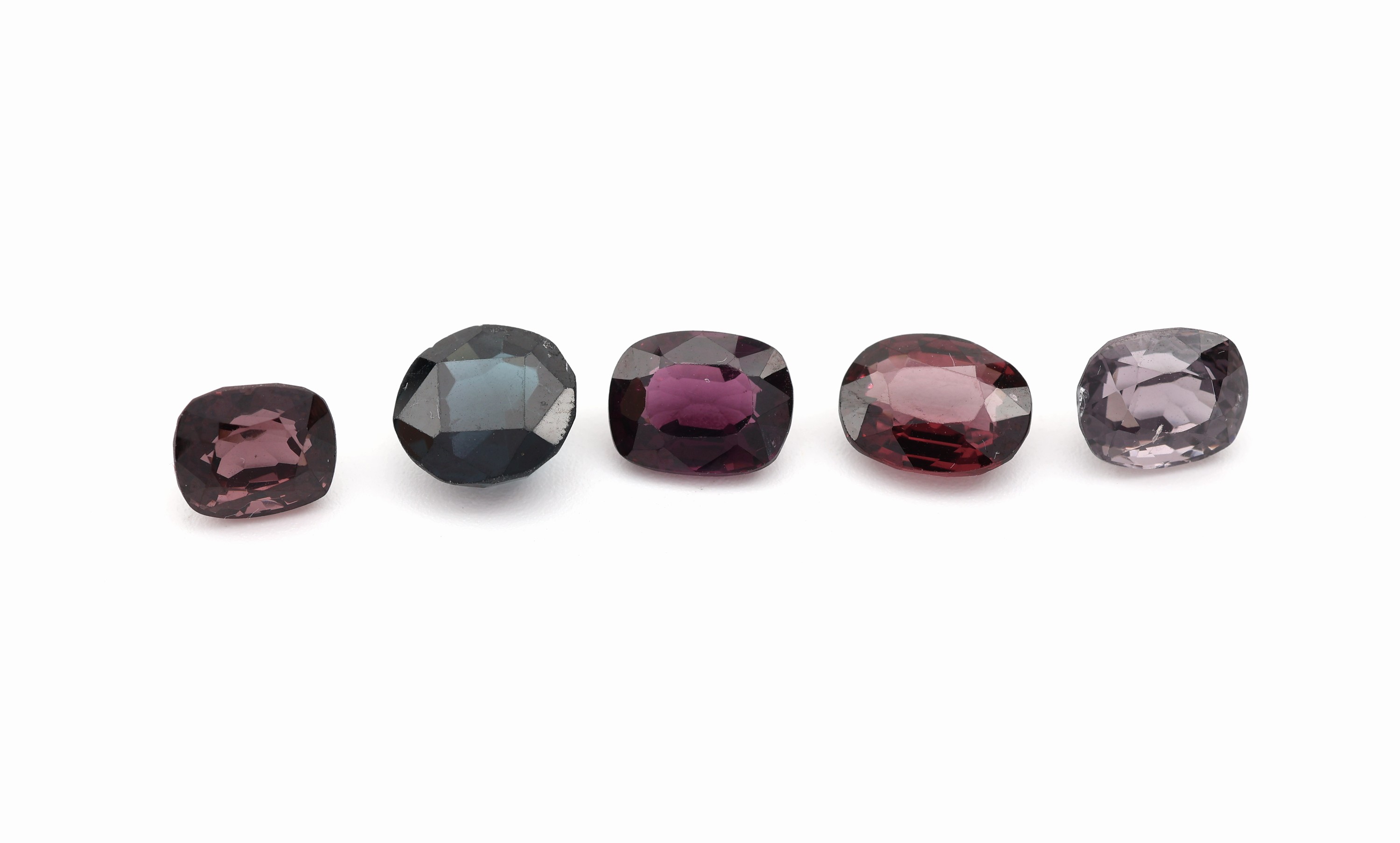Lot lose facett. Spinelle, zus. 8.03 ct, inversch. Schliffarten, Grössen und Farbnuancen