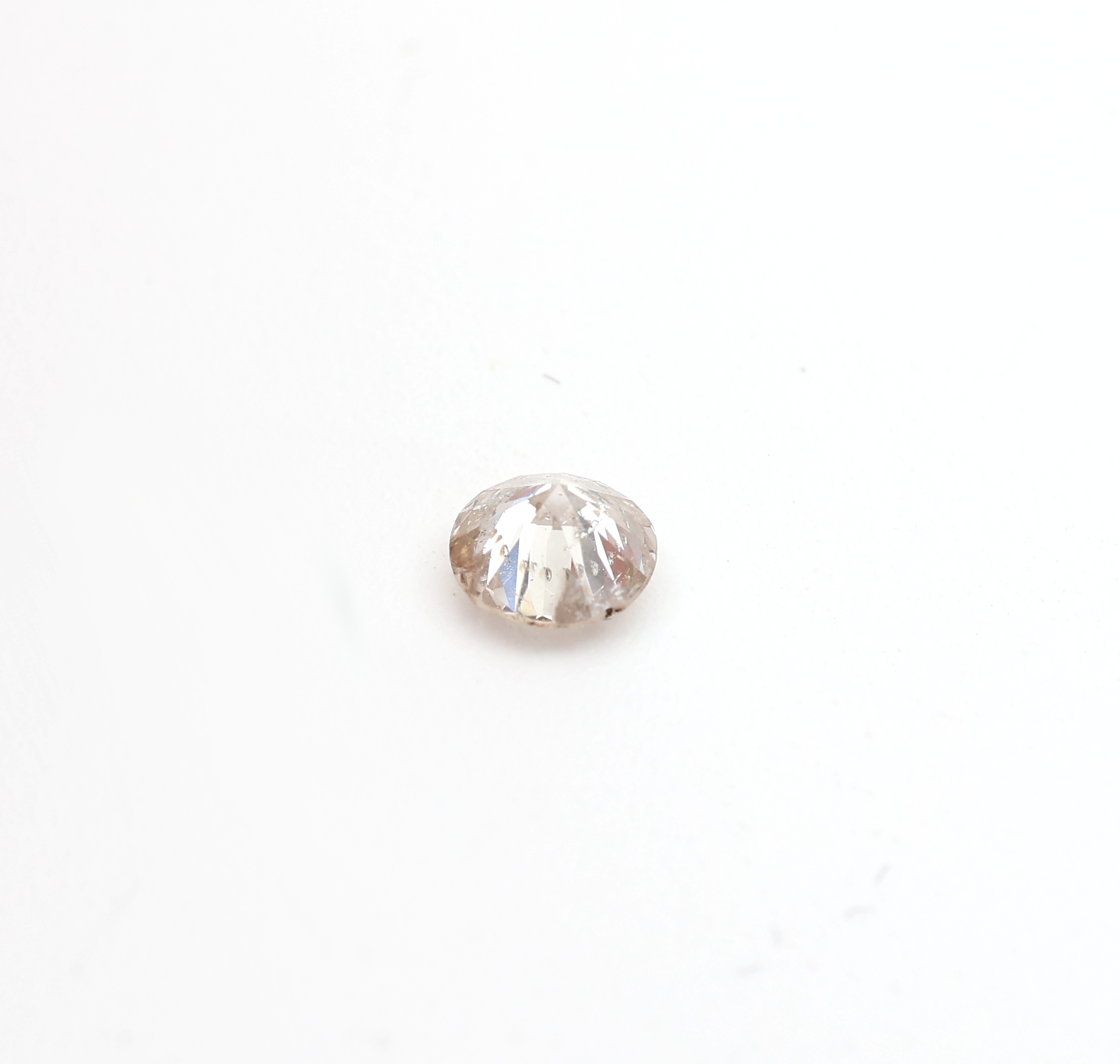 Detail a: Loser Brillant, 0.27 ct, light Brown/p2, mit GIA Expertise