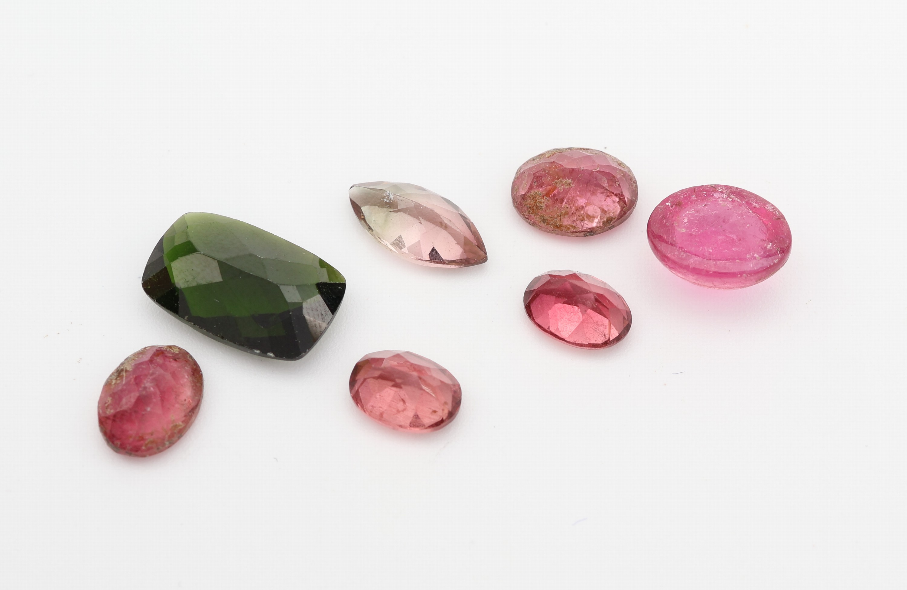 Detail a: Lot lose Turmaline zus. 11.33 ct, in versch. Formen, Farben und Grössen, 1 x Cabochon