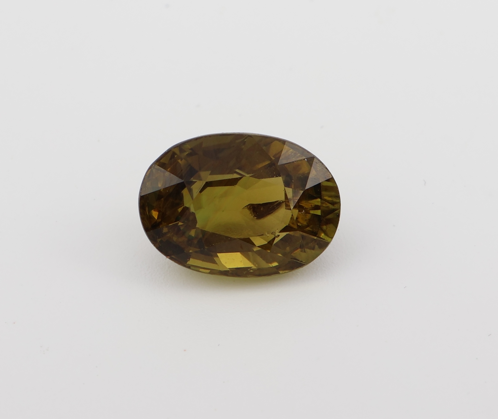 Loser ovalfacett. Turmalin 5.38 ct, Gelb- Grün, 12.57 x 9.00 x 7.01 mm, mit GEM Report