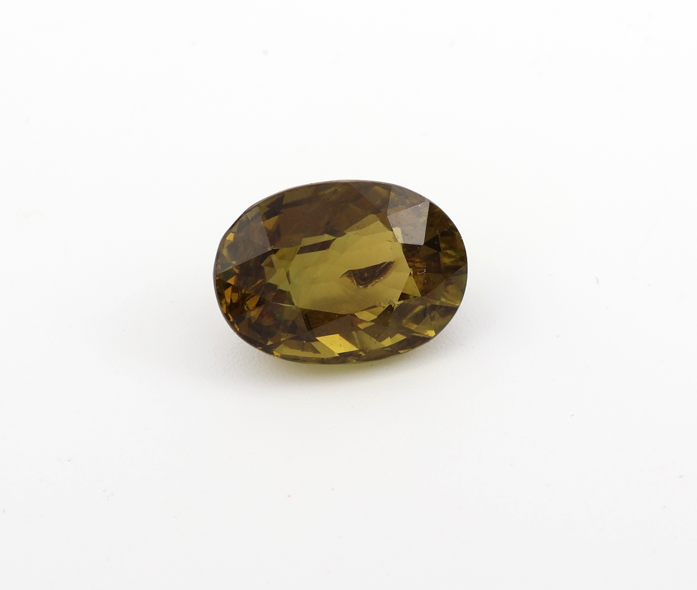 Detail b: Loser ovalfacett. Turmalin 5.38 ct, Gelb- Grün, 12.57 x 9.00 x 7.01 mm, mit GEM Report