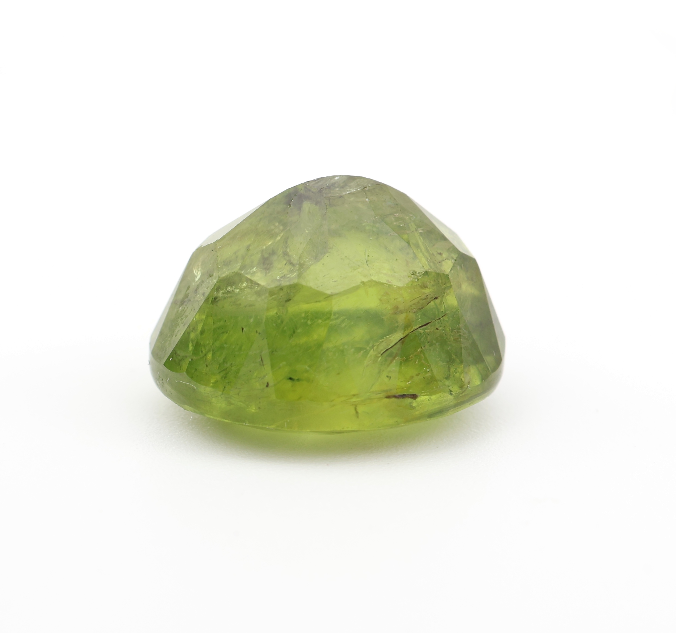 Detail a: Loser ovalfacett. Peridot, 18.18 ct, Gelb- Grün, 16.08 x 13.55 x 10.73 mm, mit GEM Report