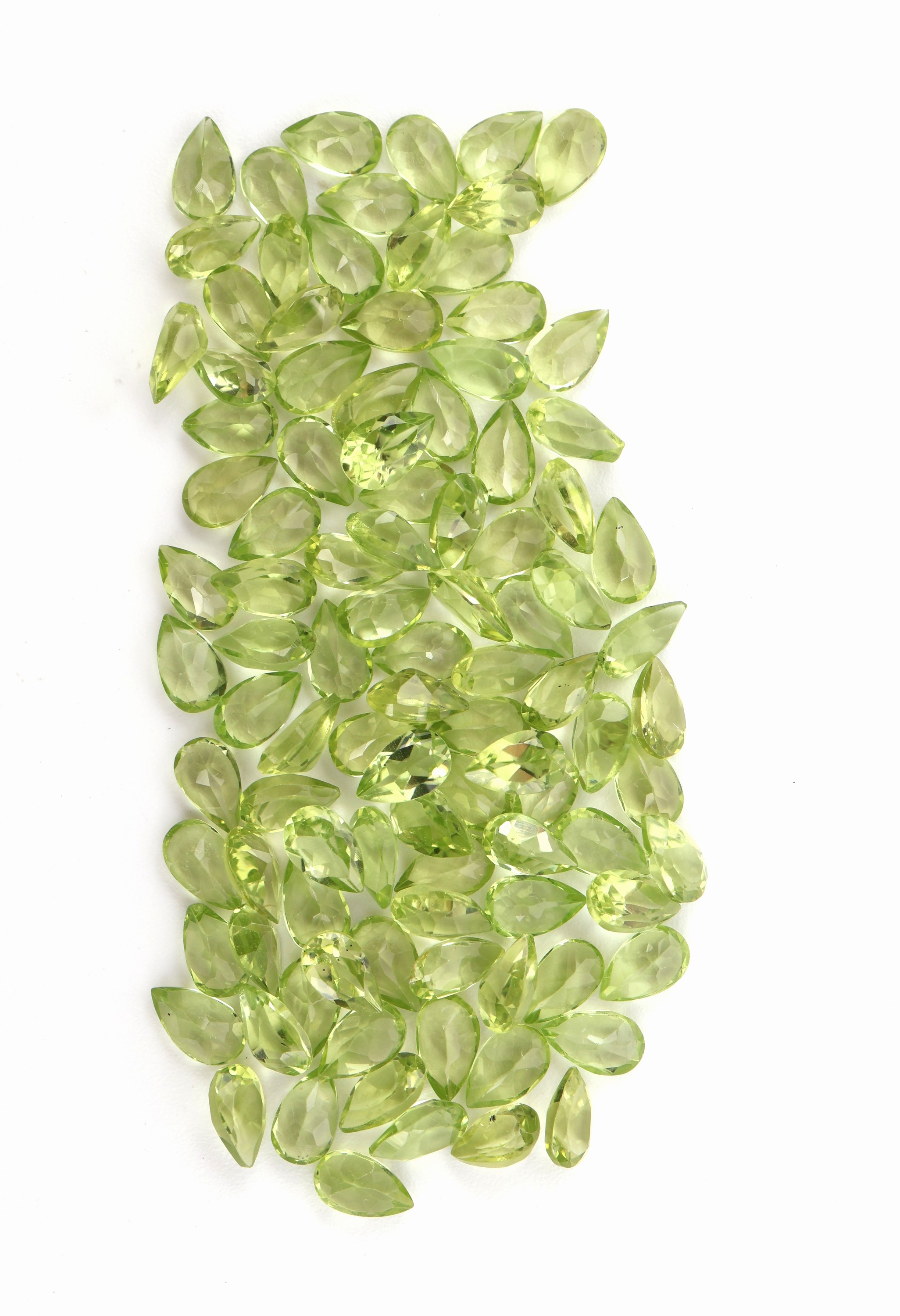 Detail c: Lot lose facett. Peridottropfen, zus. 24.26 ct