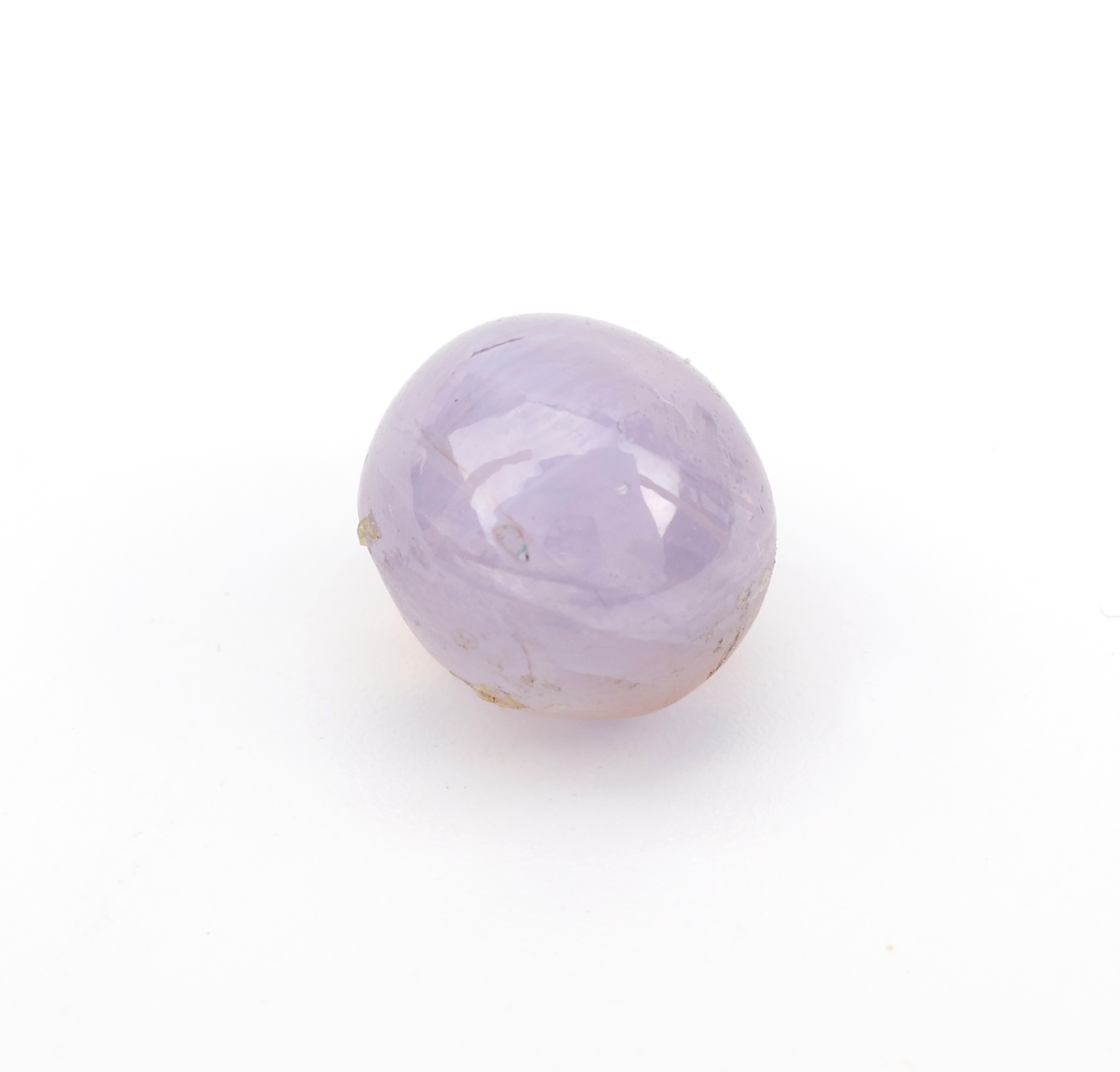 Detail a: Loser ovaler Sternsaphircabochon, 6.86 ct, 9.63 x 8.67 x 7.75 mm, violet, mit GEM Report,unbeh., Fundort Myanmar (Burma)