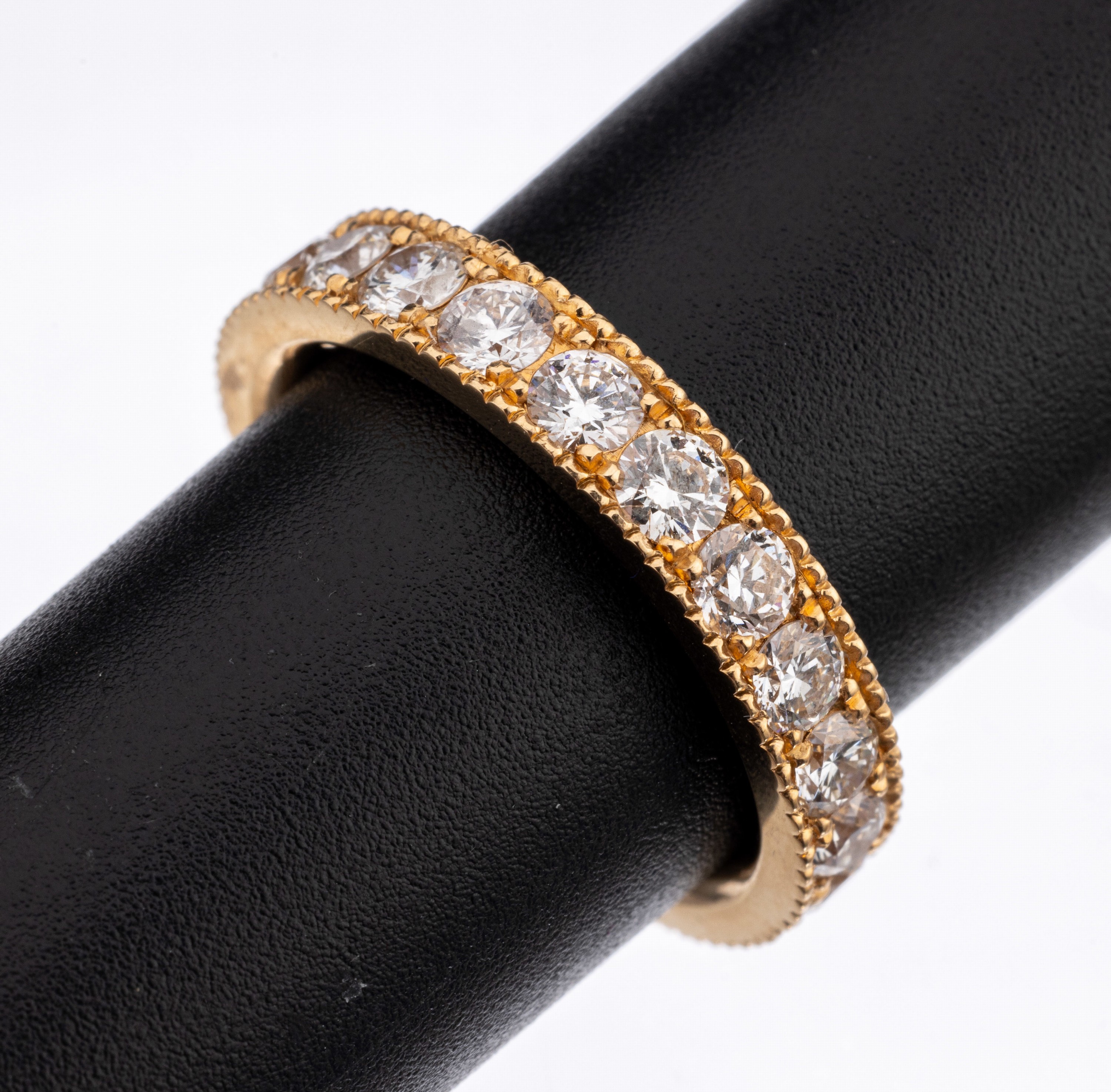 18 kt Gold Brillant-Memoryring, GG 750/000,21 Brillanten zus. ca. 2.42 ct feines Weiß/vs,Millegriffverz., RW 55.5, ca. 6.4 g, qualitätvolle ...