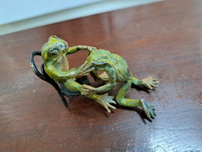 Image Viennese bronze, erotic frogs, signed, colorfully decorated, approx. 5x7.5 cm