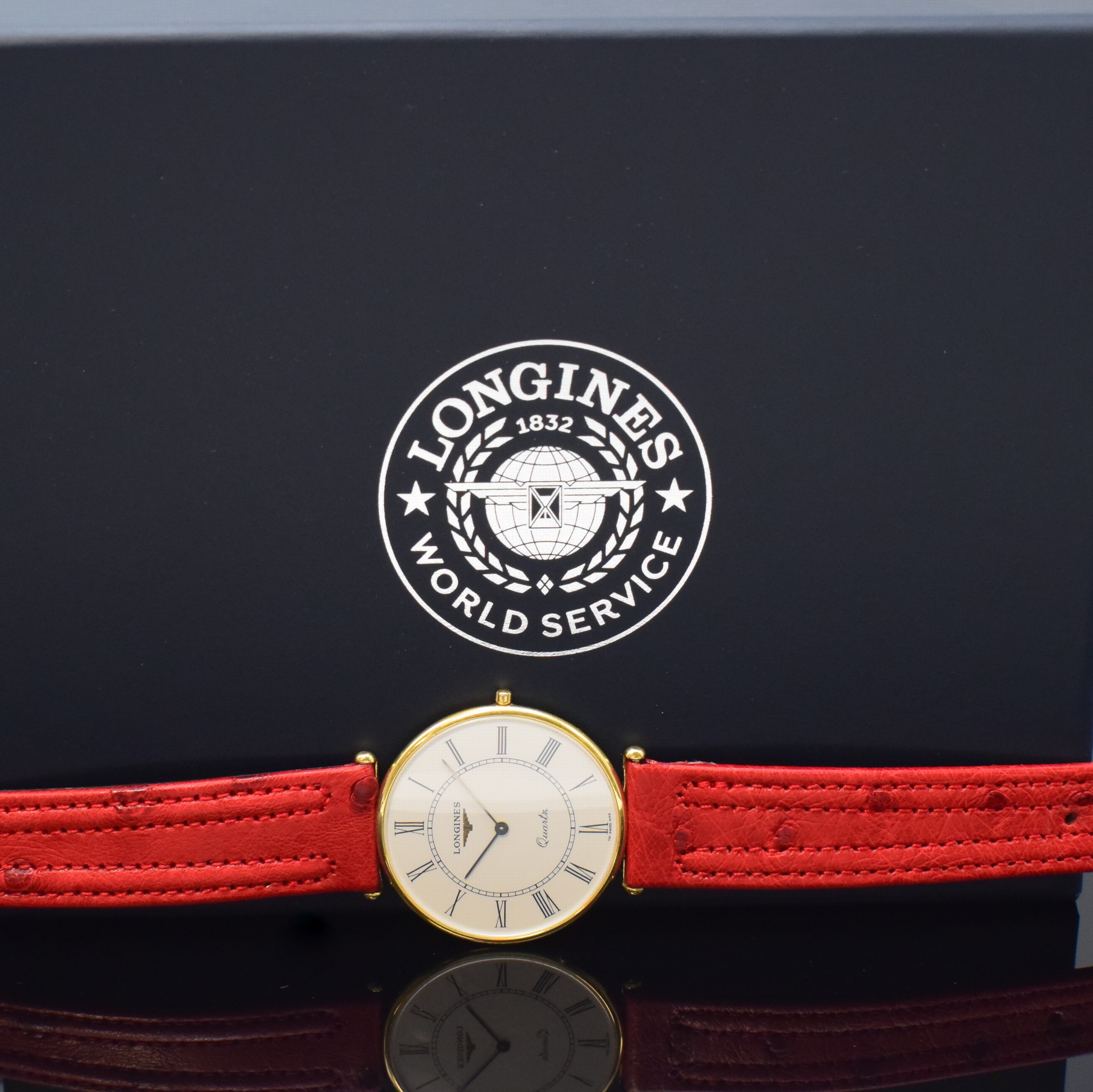 Detail d: LONGINES Les Grandes Classique seltene Armbanduhr in GG 750/000, Schweiz um 2000, quarz, Monocoque-Geh., weisses Zifferbl. m. röm. Zahlen, schwarze ...