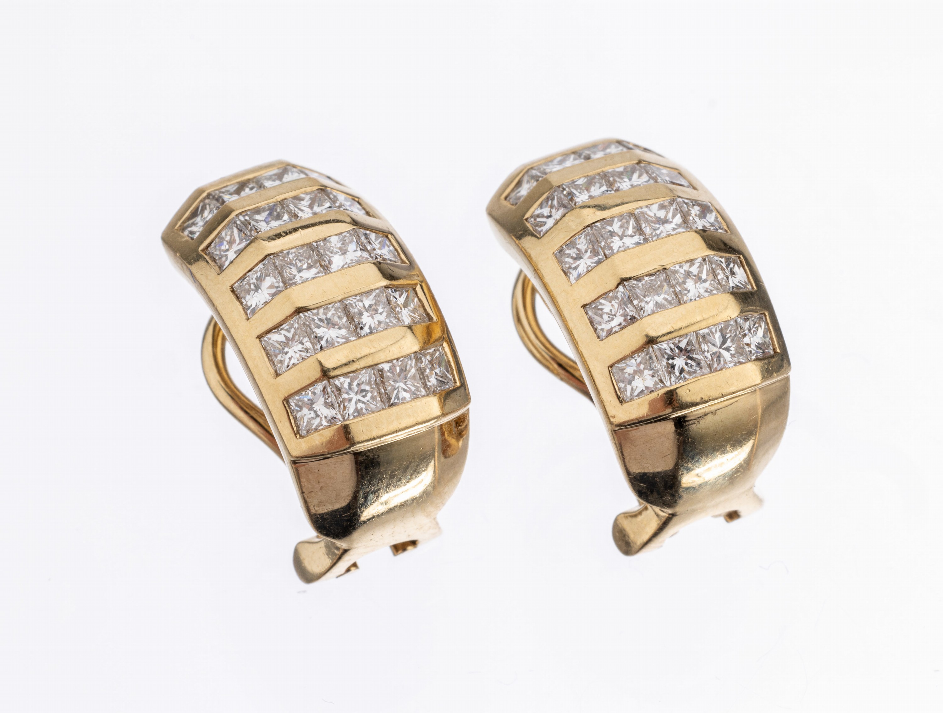Paar 18 kt Gold Diamant-Ohrstecker, GG 750/000 (gepr.), 40 Princesscut-Diamanten zus.ca. 2.0 ct feines Weiss-Weiss/vs, ca. 10.9 g