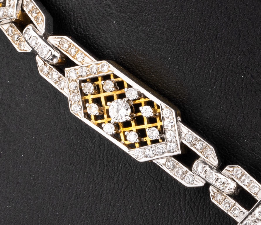 Detail b: 14 kt Gold Diamant-Collier, GG/WG 585/000, prunkvolle Gestaltung, 262 Brillanten und Diamanttrapeze zus. ca. 6.0 ct feines Weiß- Weiß/vs-si, L. ...