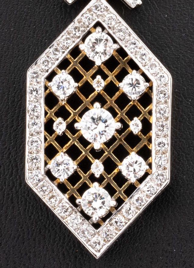 Detail c: 14 kt Gold Diamant-Collier, GG/WG 585/000, prunkvolle Gestaltung, 262 Brillanten und Diamanttrapeze zus. ca. 6.0 ct feines Weiß- Weiß/vs-si, L. ...
