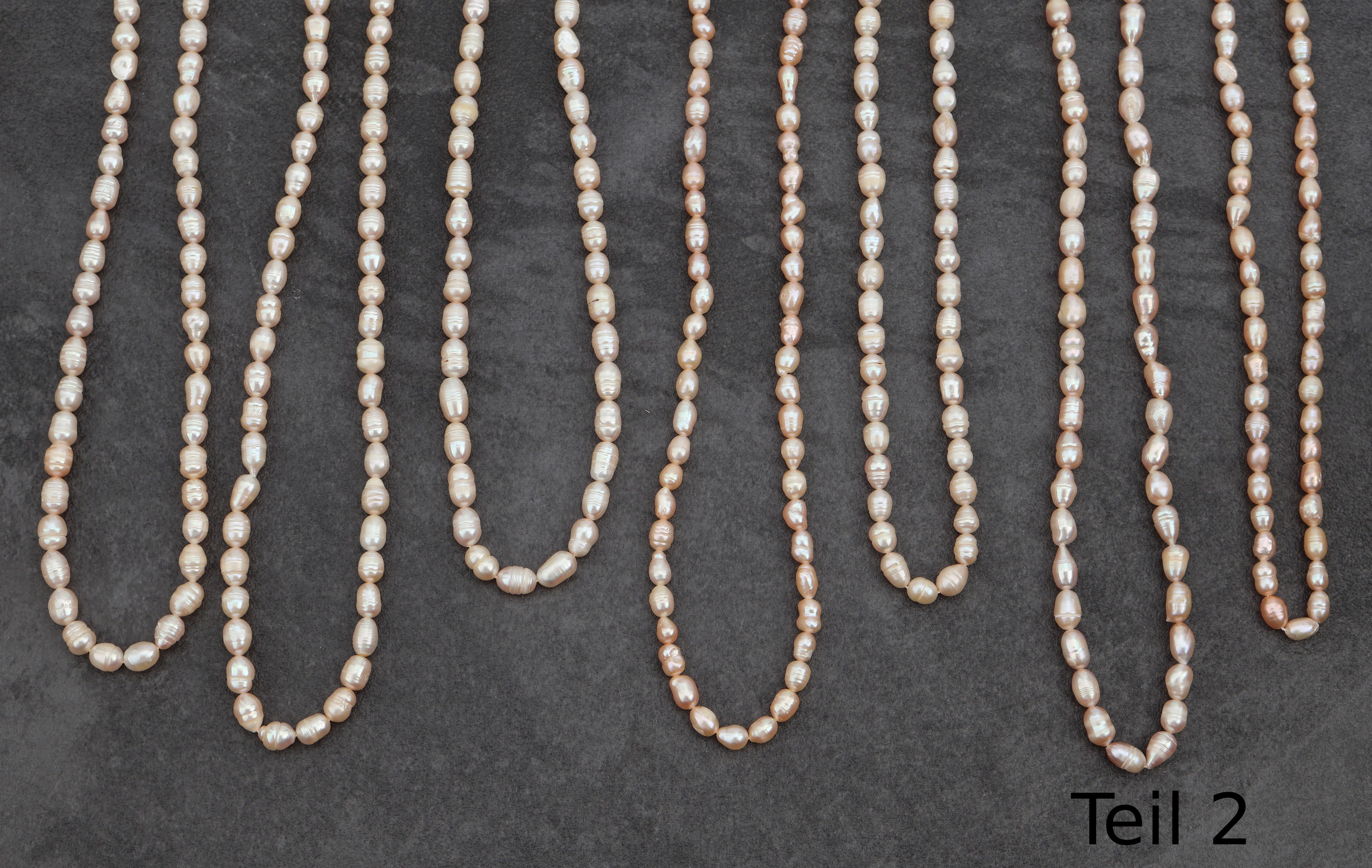 Detail a: Konvolut 15 chinesische Süsswasserzuchtperl- Collier, apricotfarben, L. ca. 60 cm, Magnetkugelschliessen Metall