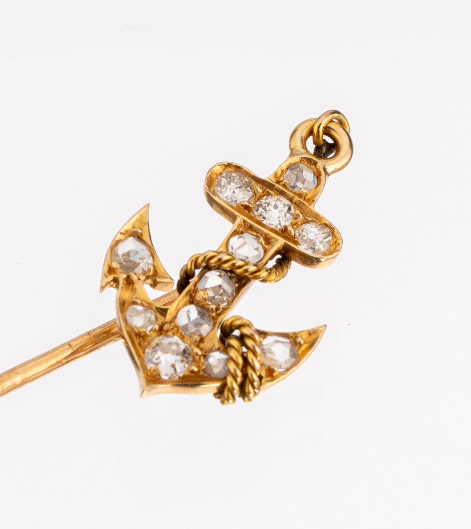 Detail a: 18 kt Gold Krawattennadel "Anker" um 1890, GG 750/000, 12 Altschliffdiamanten und Diamantrosen zus. ca. 0.40 ct Weiss-l. get. Weiss/si-p ...