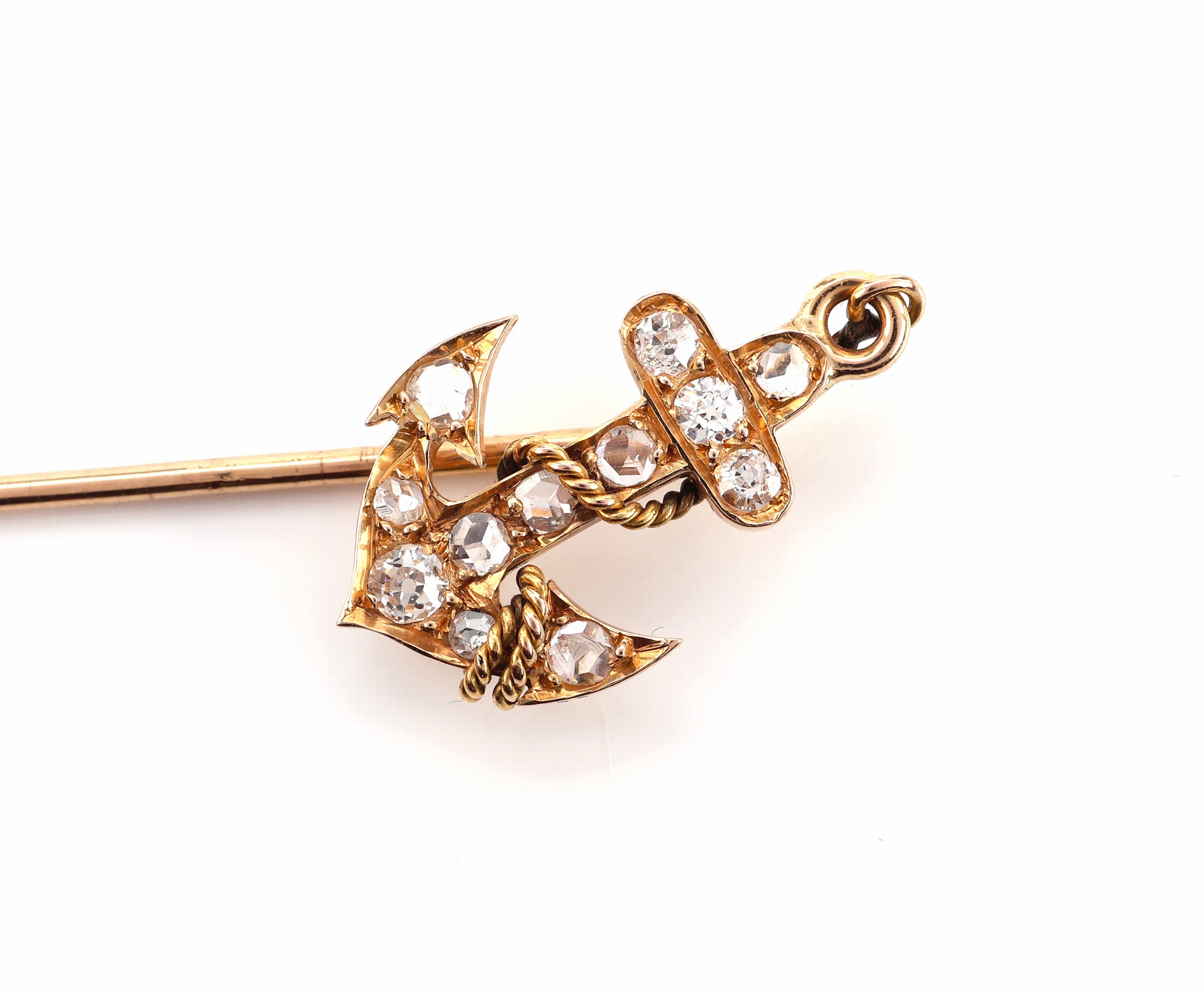 Detail b: 18 kt Gold Krawattennadel "Anker" um 1890, GG 750/000, 12 Altschliffdiamanten und Diamantrosen zus. ca. 0.40 ct Weiss-l. get. Weiss/si-p ...