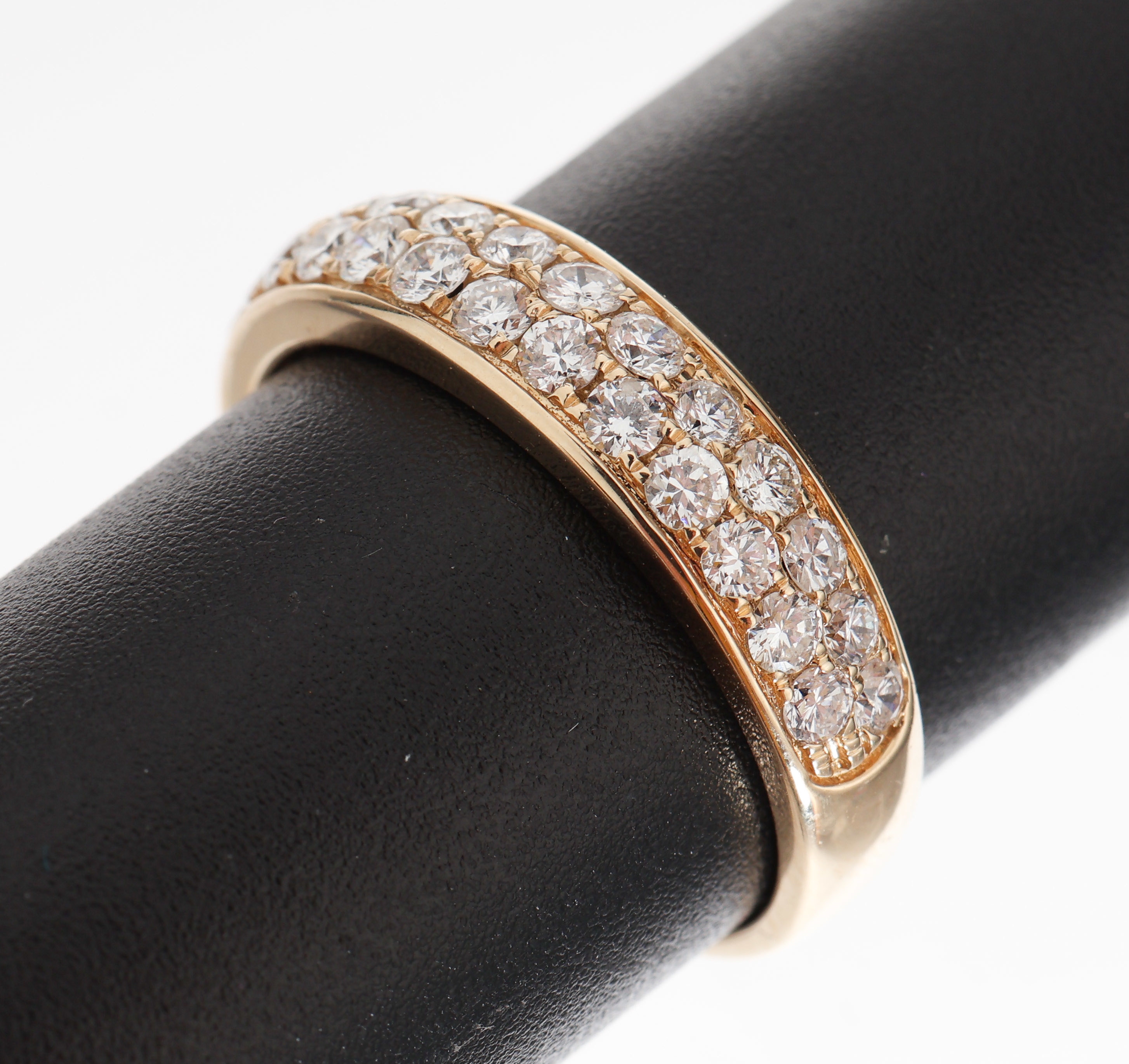 14 kt Gold Brillant-Ring, GG 585/000, 36 Brillanten zus. ca. 0.99 ct (grav.) feines Weiss-Weiss/vs-si, RW 55, ca. 3.4 g