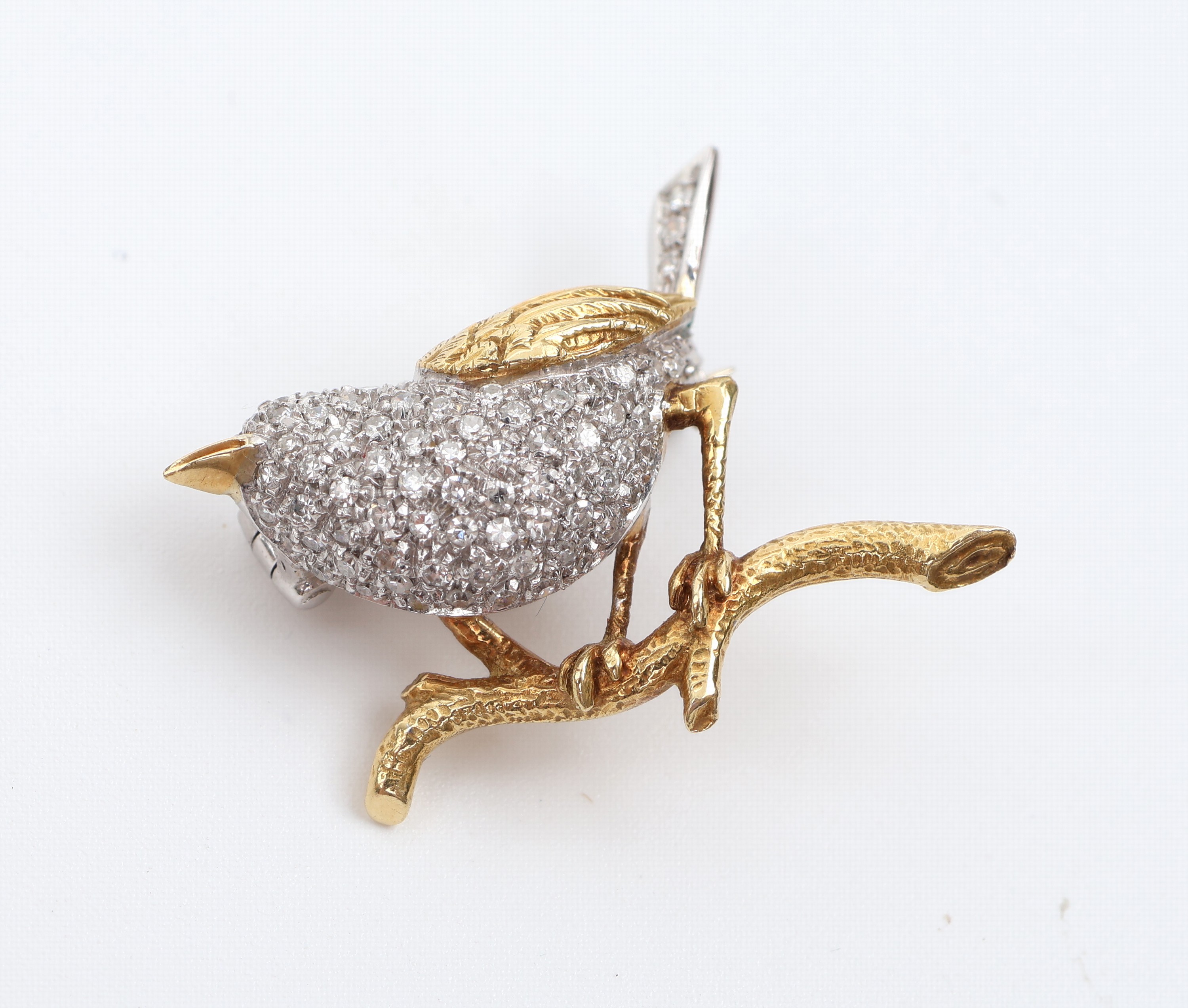 Detail c: 18 kt Gold Diamant-Brosche "Vogel", GG/WG 750/000, Darstellung eines Vogels auf Ast, ausgefasst mit 8/8-Diamanten zus. ca. 0.70 ct ...