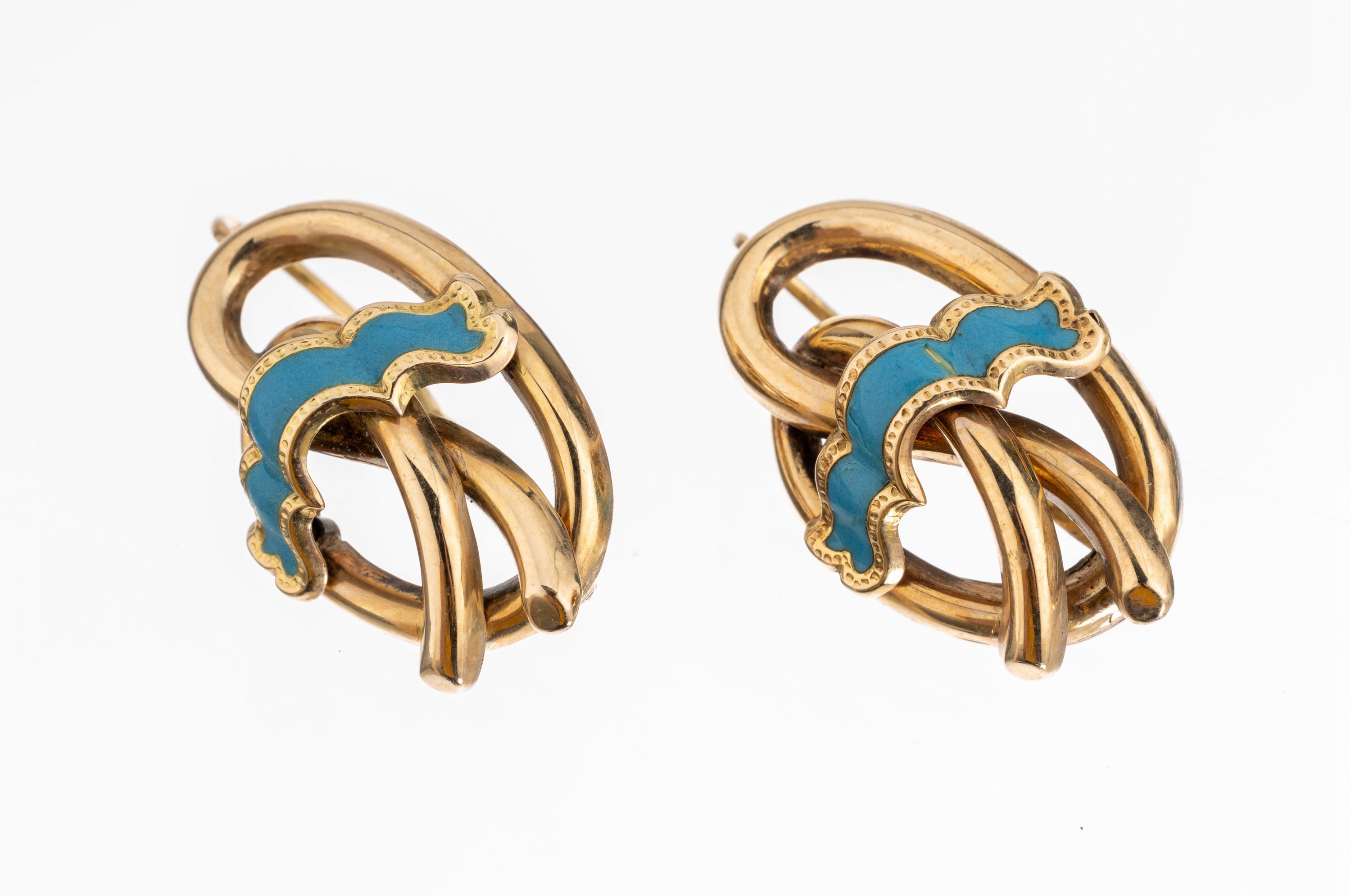 Paar 14 kt Gold Biedermeier Ohrhänger, um 1860-80, GG 585/000 gepr., hohl gearbeitet,ineinander verschlungen, mittig Zierband, hellblau emailliert ...