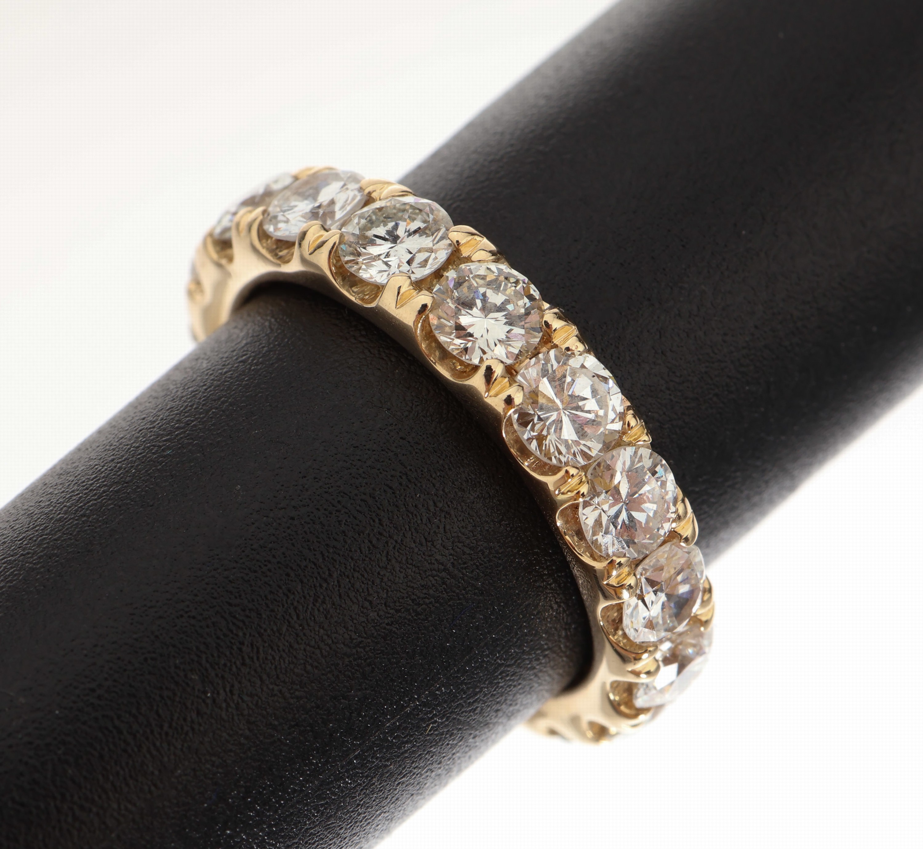 14 kt Gold Brillant-Ring, GG 585/000, 17 Brillanten zus. ca. 3.39 ct (grav.) feines Weiß-Weiß/vs-p, RW 54, ca. 5.4 g