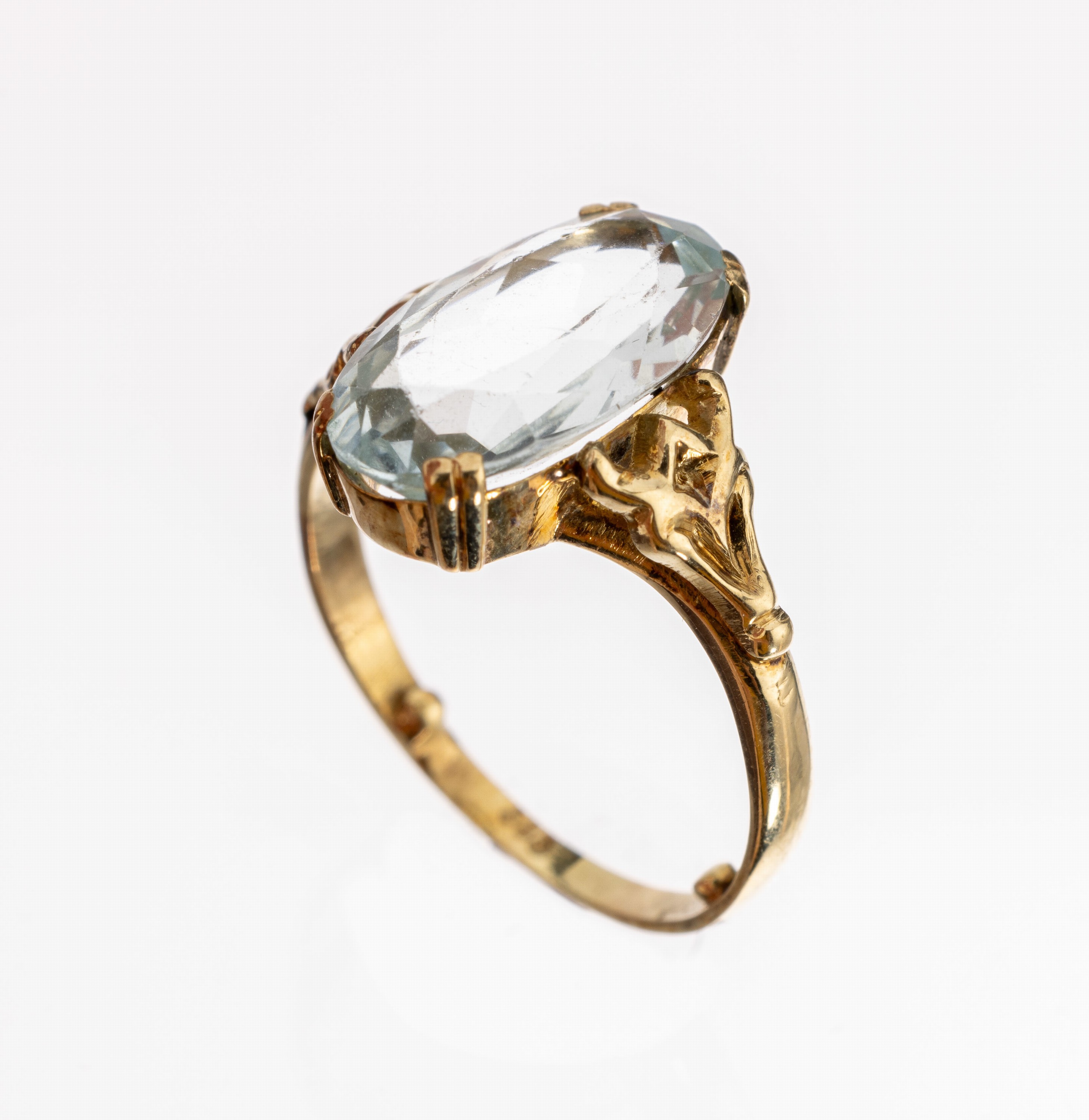 14 kt Gold Aquamarin-Ring, GG 585/000, mittig ovalfacett. Aquamarin ca. 3.0 ct, Facettenkanten teilw. stark abgetragen, RW 54,Verkleinerungsbeeren, ...