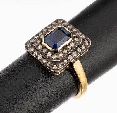 Image 18 kt gold sapphire-diamond-ring , YG 750/000, ring head silver, centered in YG set ...