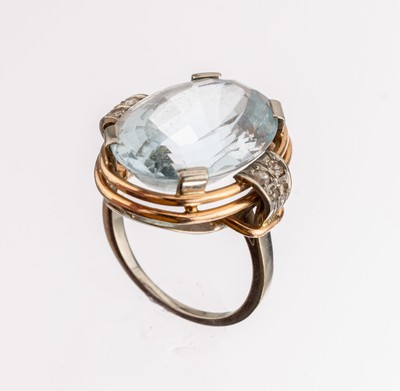 Image 14 kt gold aquamarine-diamond-ring , 1940s- 50s, YG/WG 585/000, oval bevelled aquamarine ...