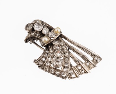 Image Art Deco diamond-brooch , approx. 1920, silver tested, curved, 8 old cut diamonds and 35 ...