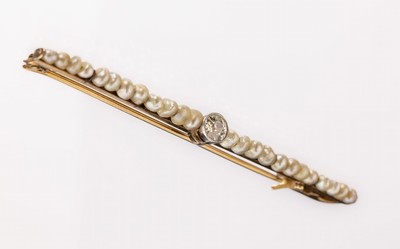 Image 14 kt gold diamond-pearl-brooch , approx. 1910, YG 585/000, elongated, centered in ...