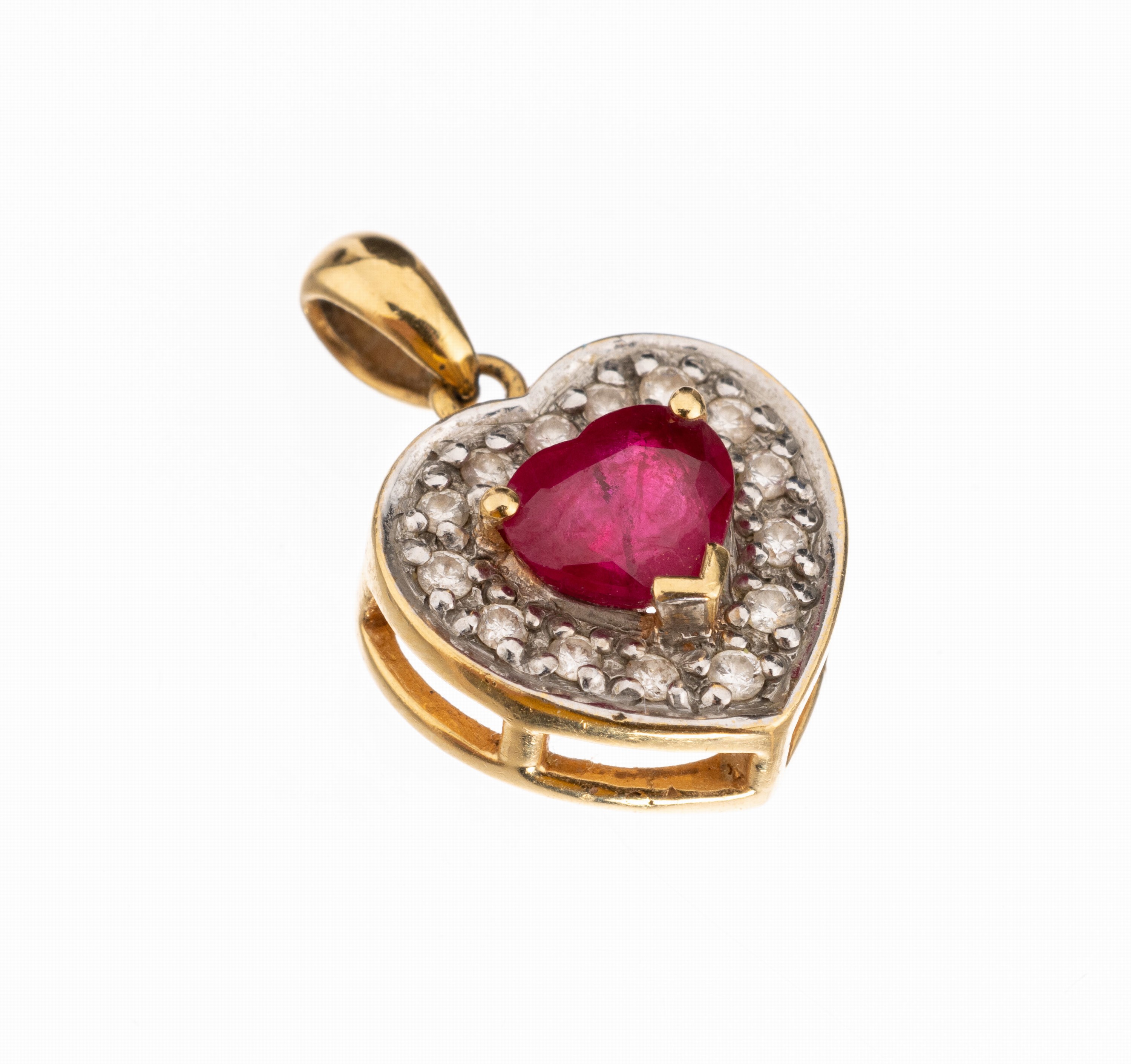 18 kt Gold Rubin-Brillant-Anhänger, GG 750/000, mittig erhaben gefasstes facett. Rubinherz ca. 0.80 ct, umgeben von 14 Brillanten zus. ca. 0.25 ct ...