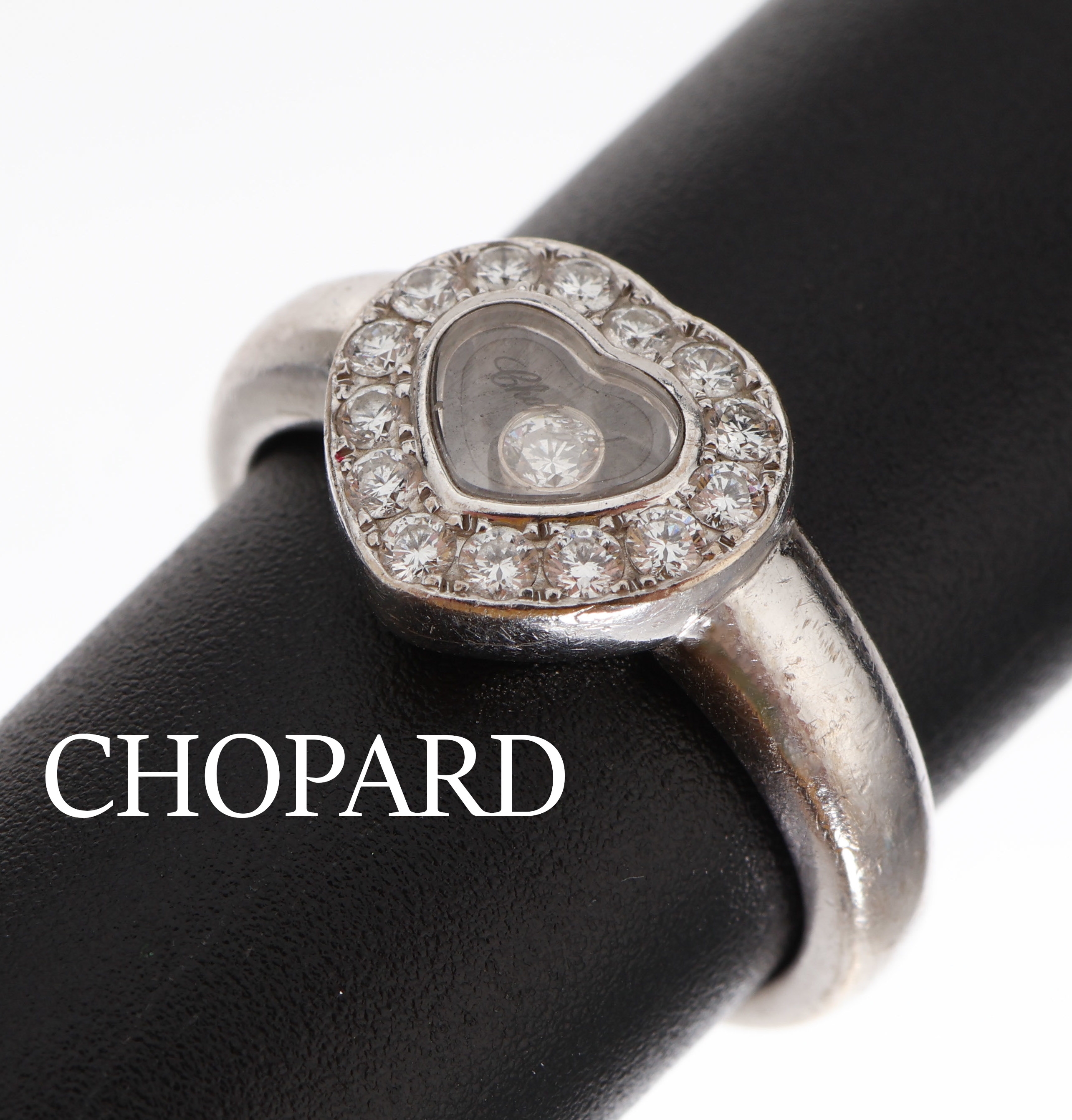 18 kt Gold CHOPARD Brillant-Ring, WG 750/000, aus der Serie Happy Diamonds, herzf. Ringkopf, 1 bewegl. hinter Glas gefasster Brillant und 14 weitere ...