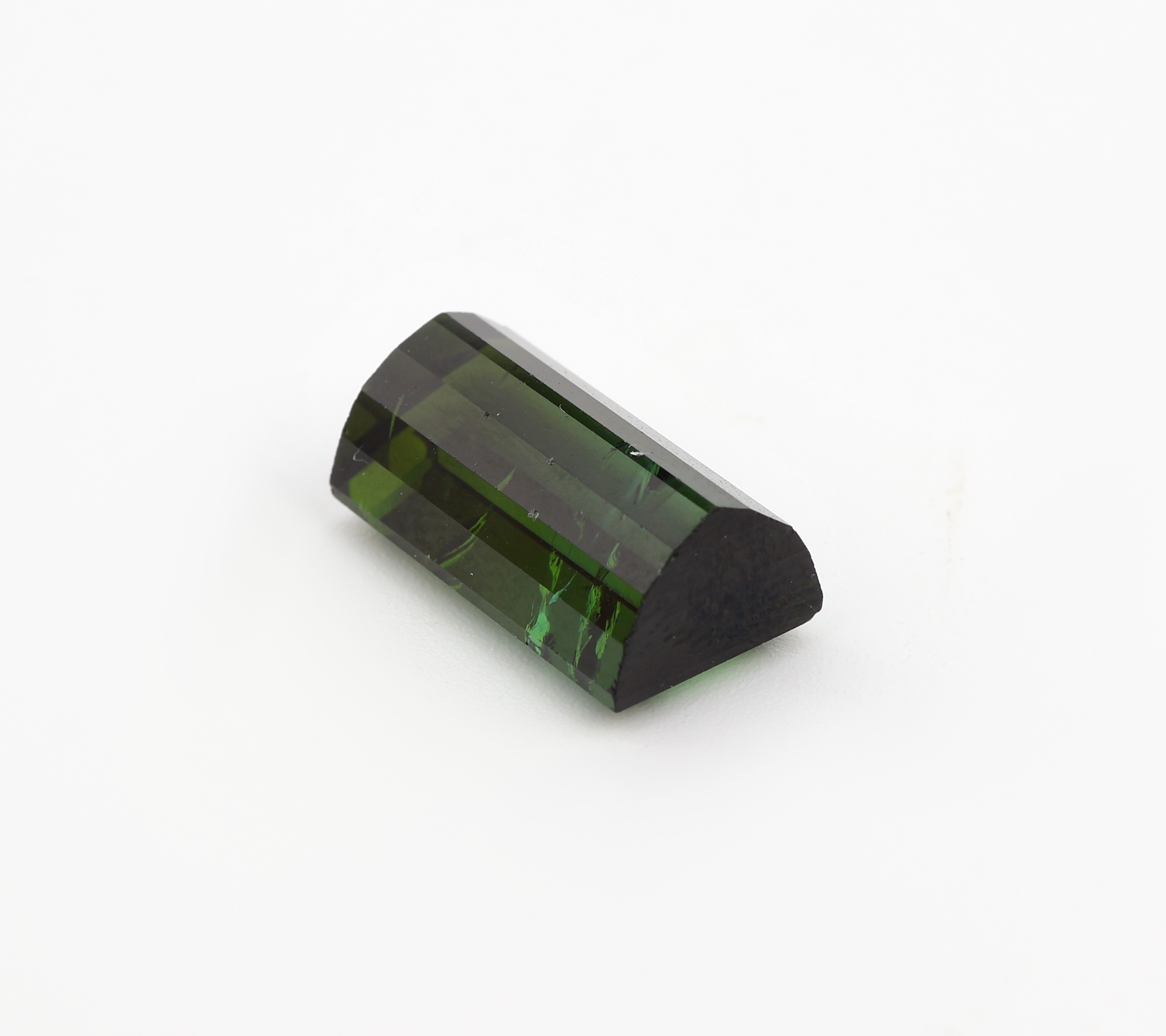 Detail b: Loser Turmalin, ca. 7.88 ct, Treppenschliff