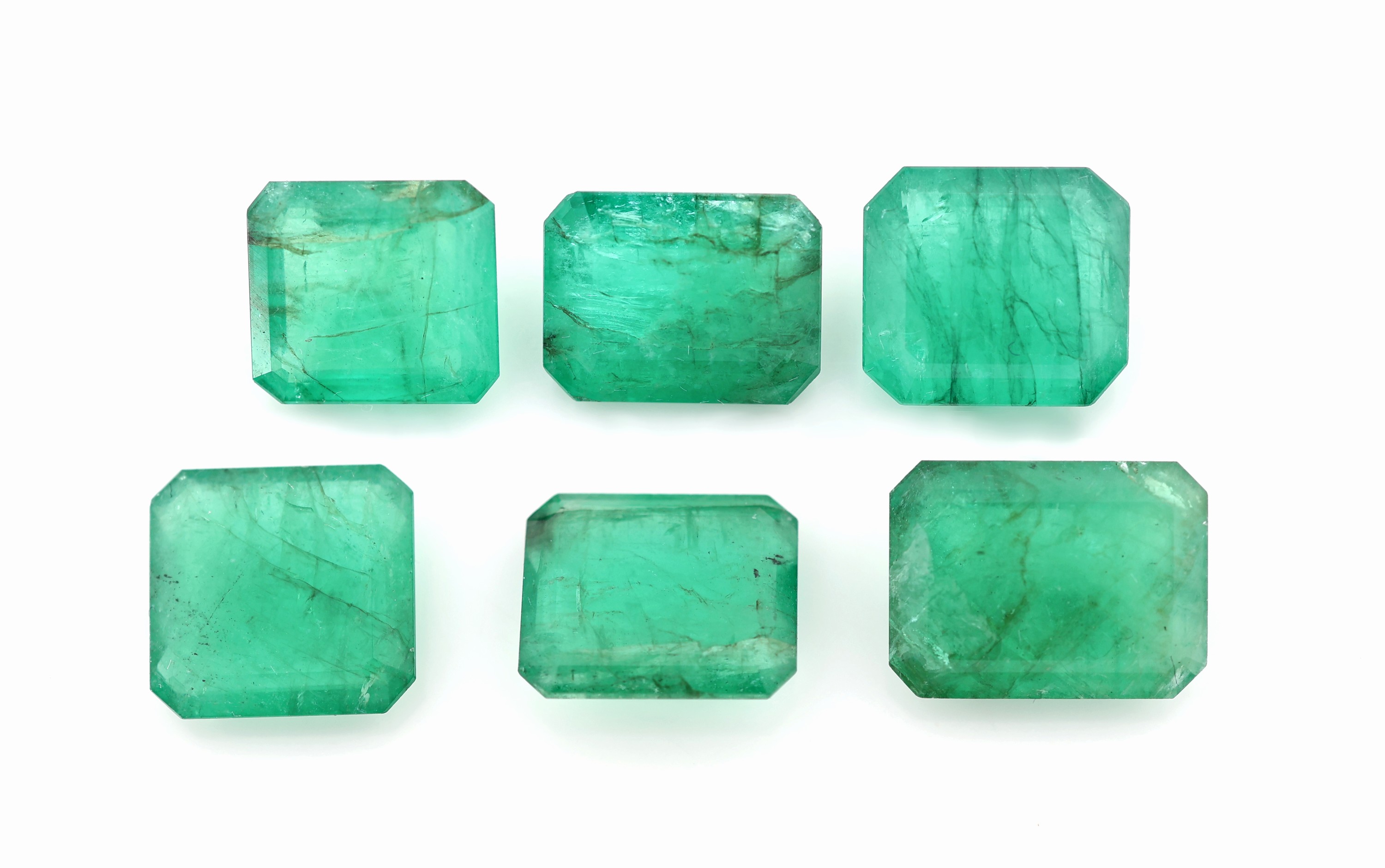 Lot 6 lose Smaragde, zus. ca. 17.3 ct, Treppenschliff in versch. Größen